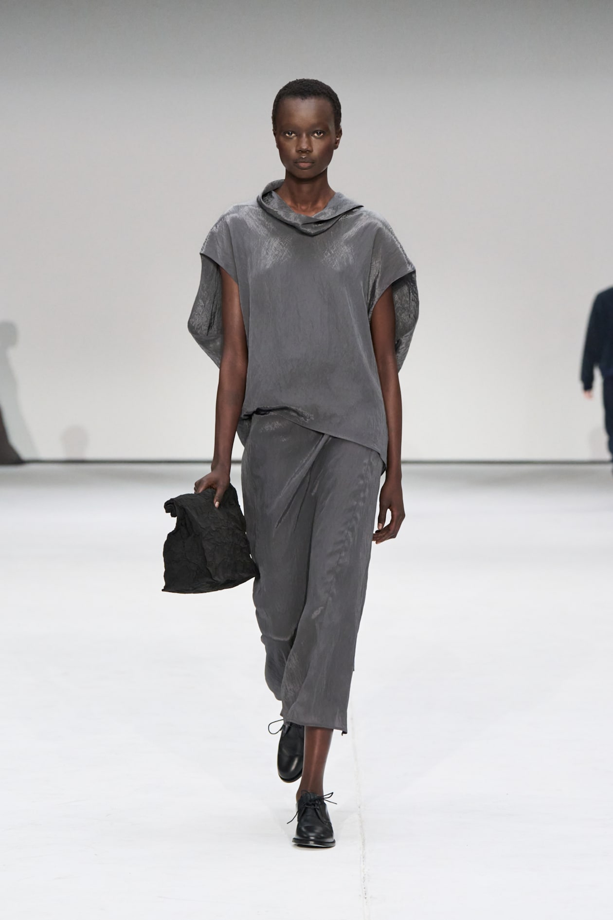 CRINKLED-SATIN PENCIL SKIRT