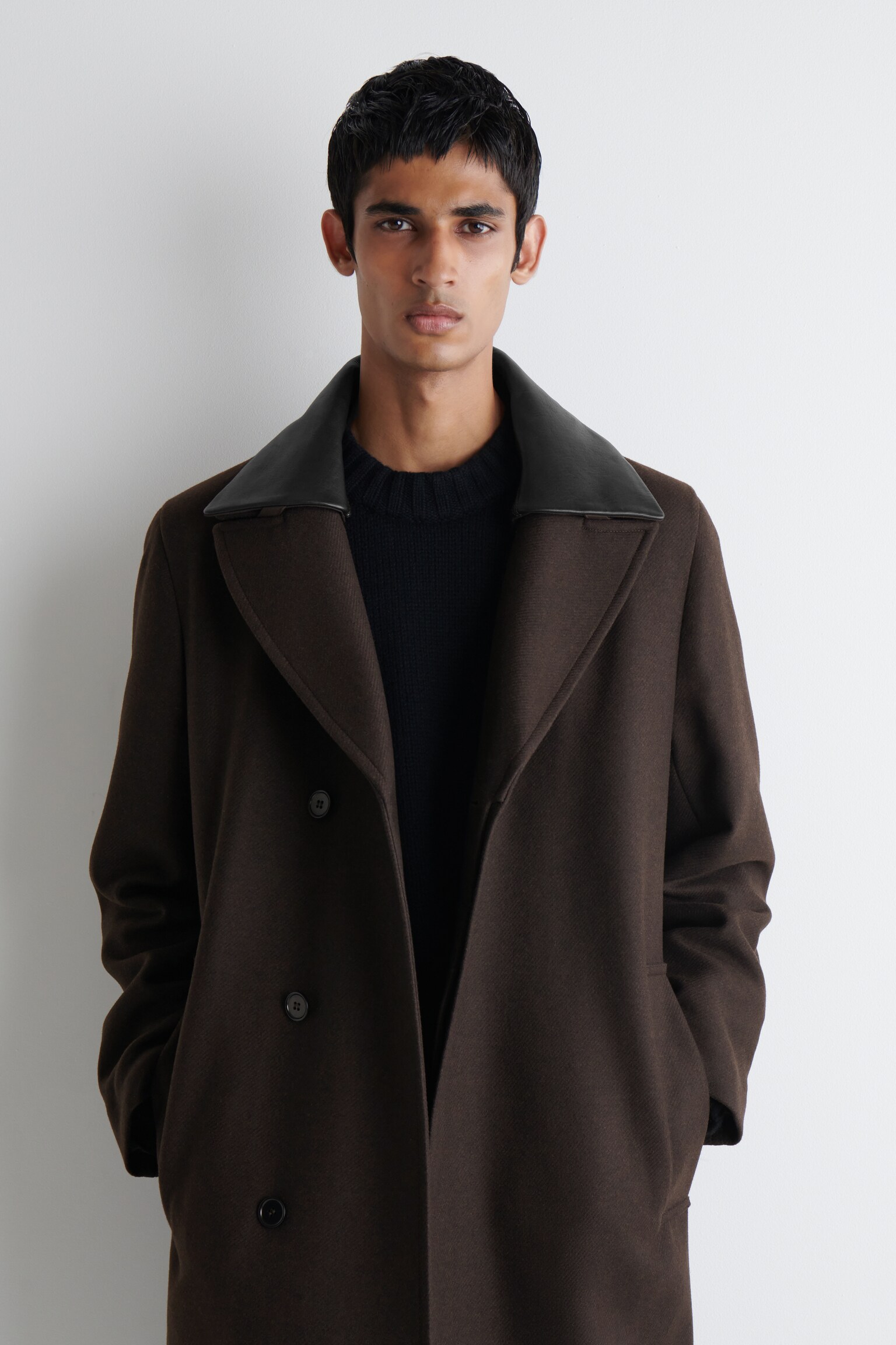 MANTEAU EN LAINE À COL EN CUIR - BRUN FONCÉ - 8