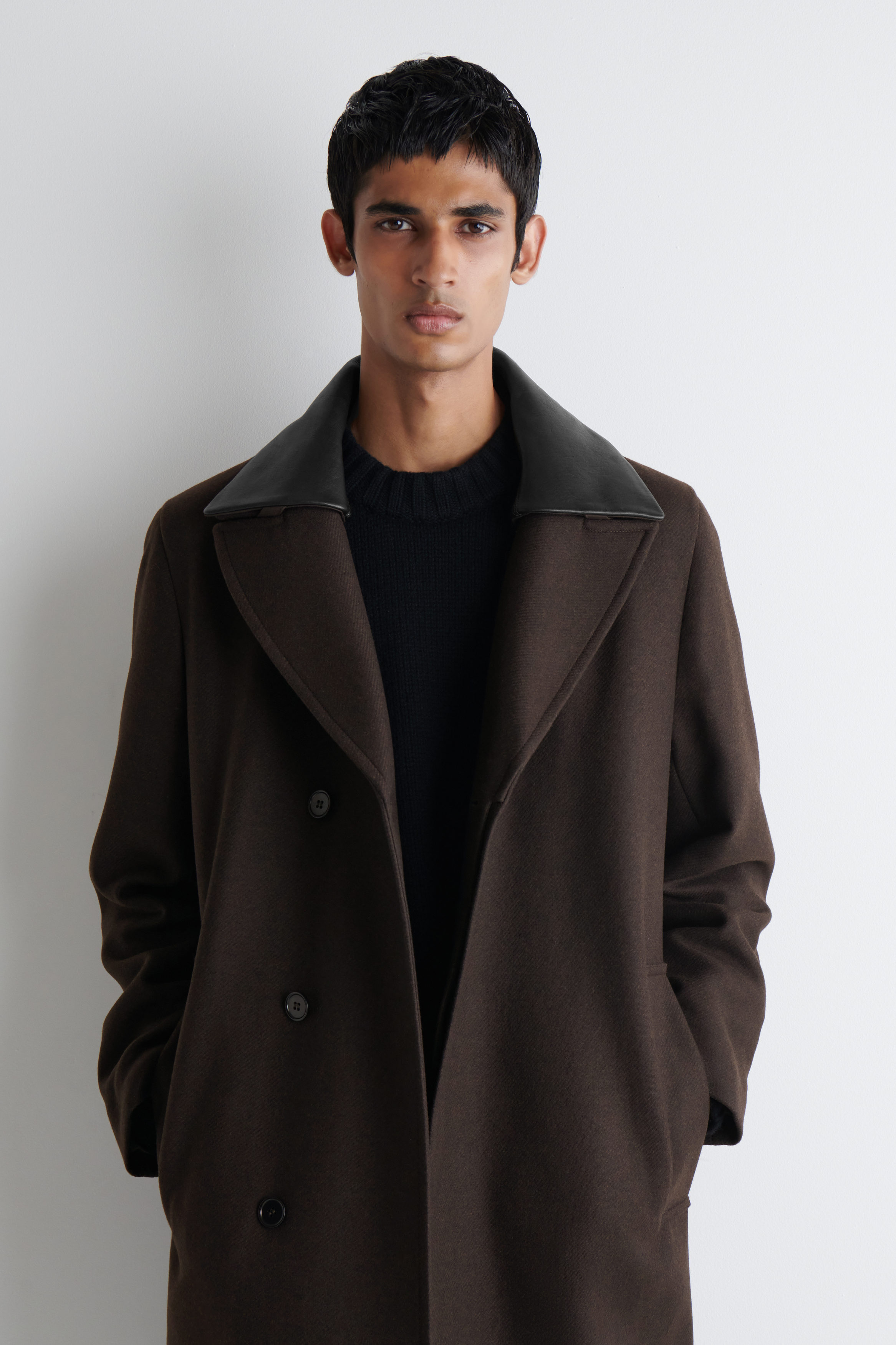 【即完】LEATHER COLLAR WOOL MELTON COAT LEATHER-COLLAR WOOL LONG COAT - DARK BROWN | COS US