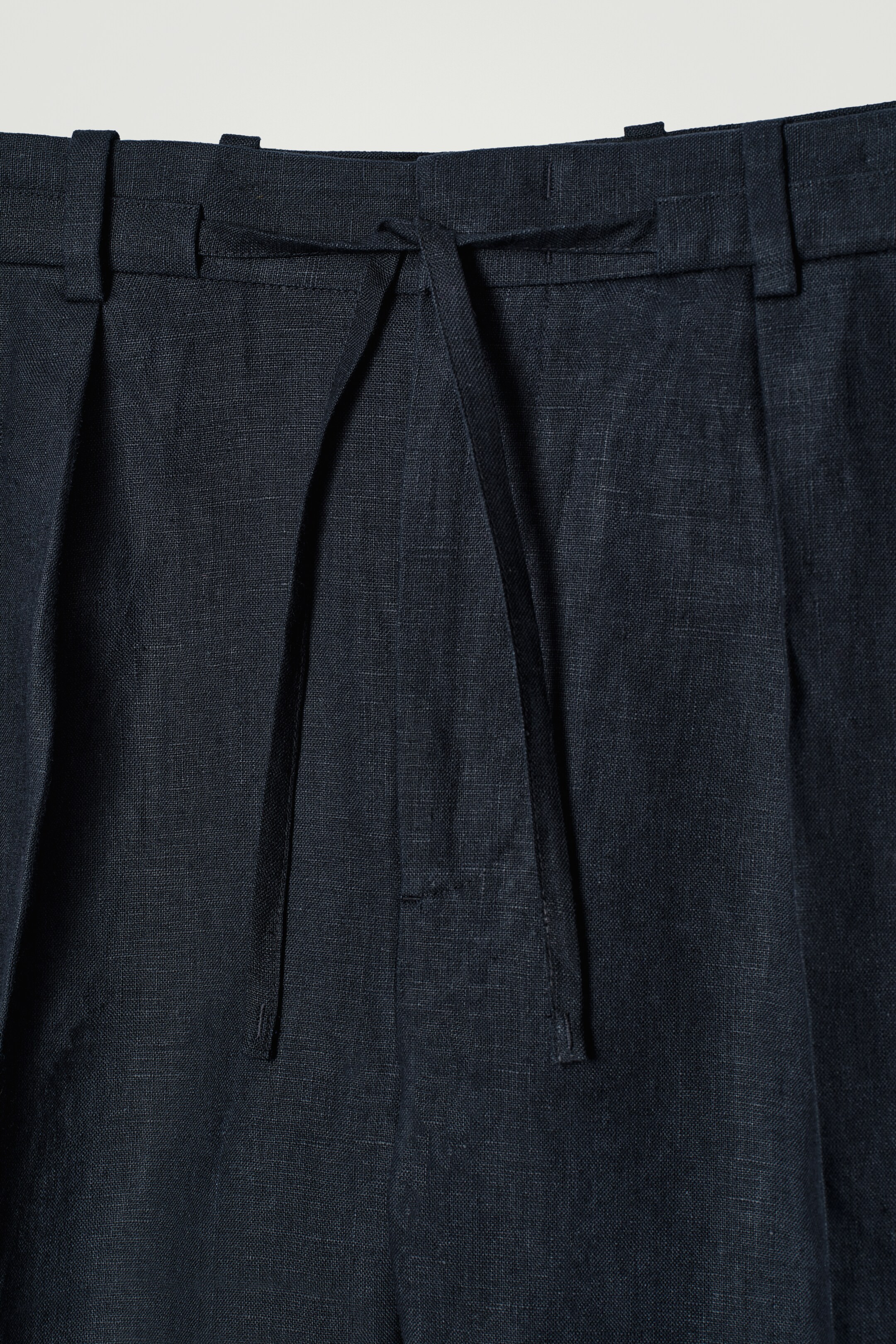 Grösseres Bild ansehen: ELEGANTE LEINENSHORTS MIT KORDELZUGBUND - NAVYBLAU - HERREN | H&M CH 6