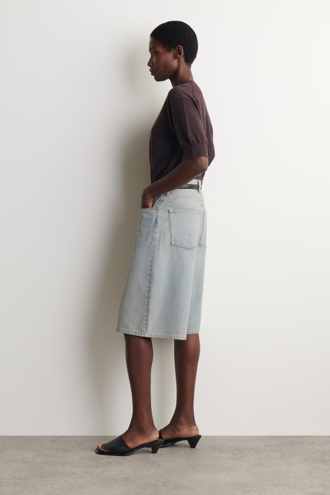 KNEE-LENGTH DENIM SHORTS — LIGHT BLUE