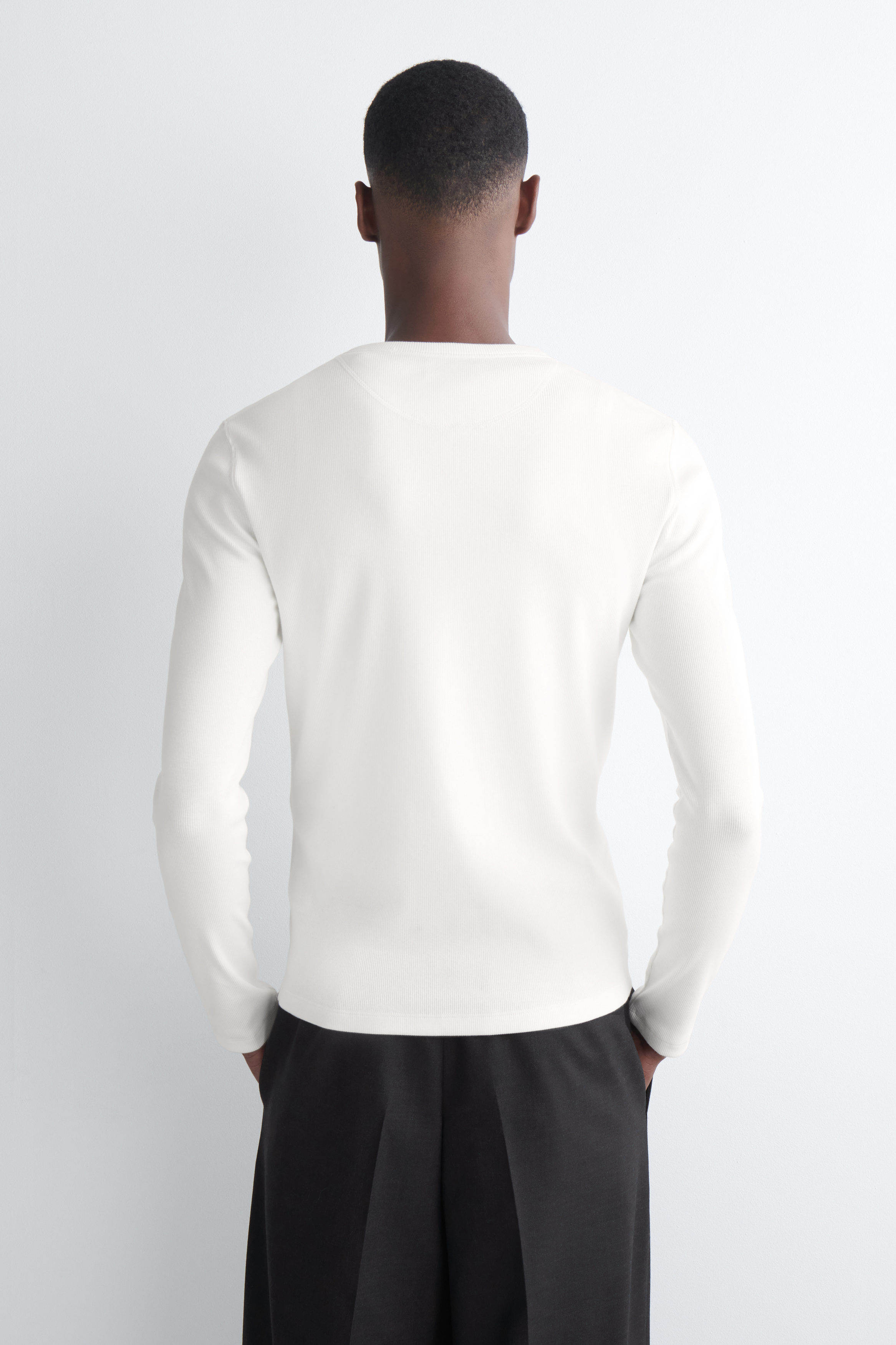 【Moco 】MEDI LLICA WHT NS TEE b26311ae49f16f73c1be594934eaf1