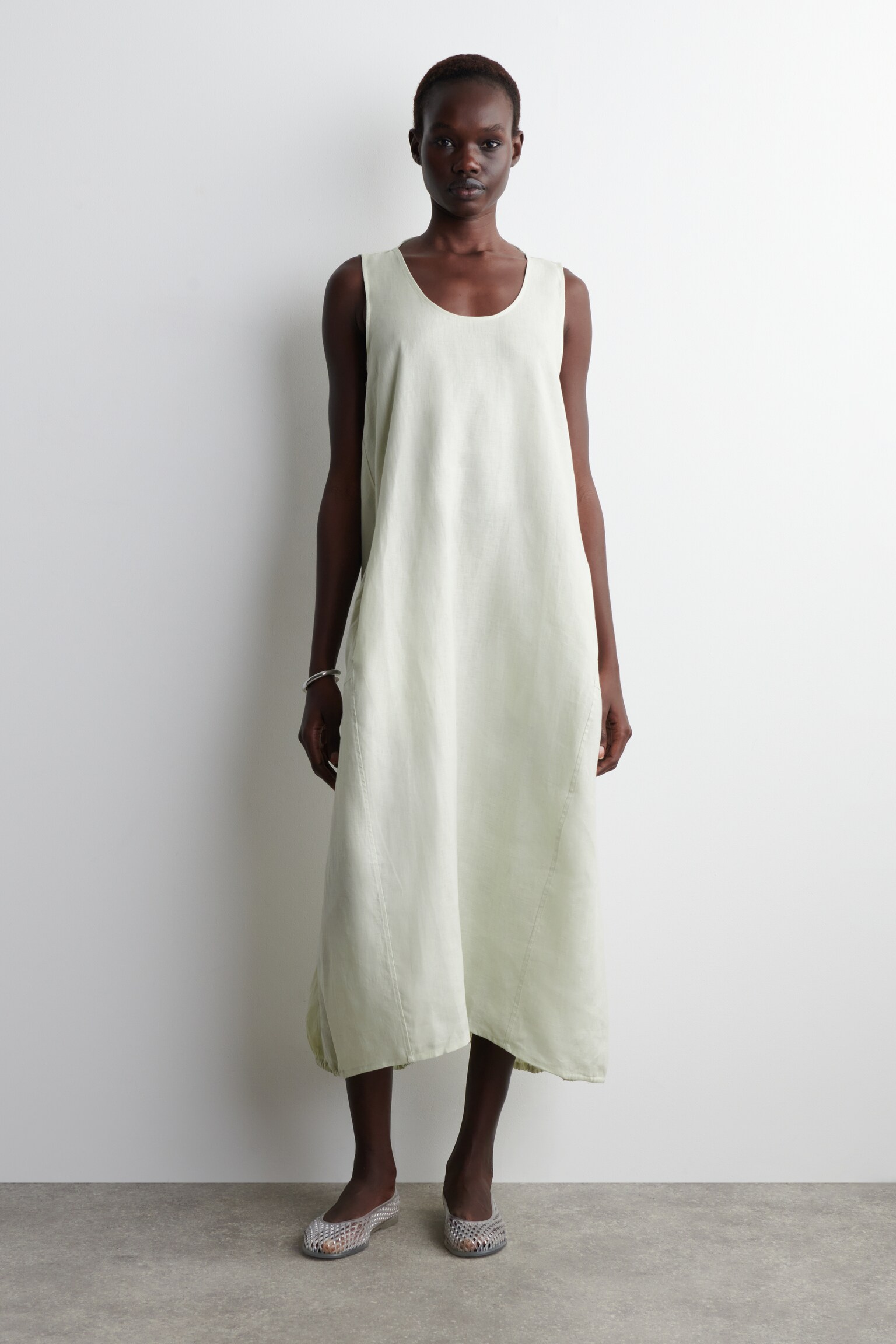 ABITO MAXI IN LINO CON ORLO ELASTICIZZATO - VERDE CHIARO/NERO