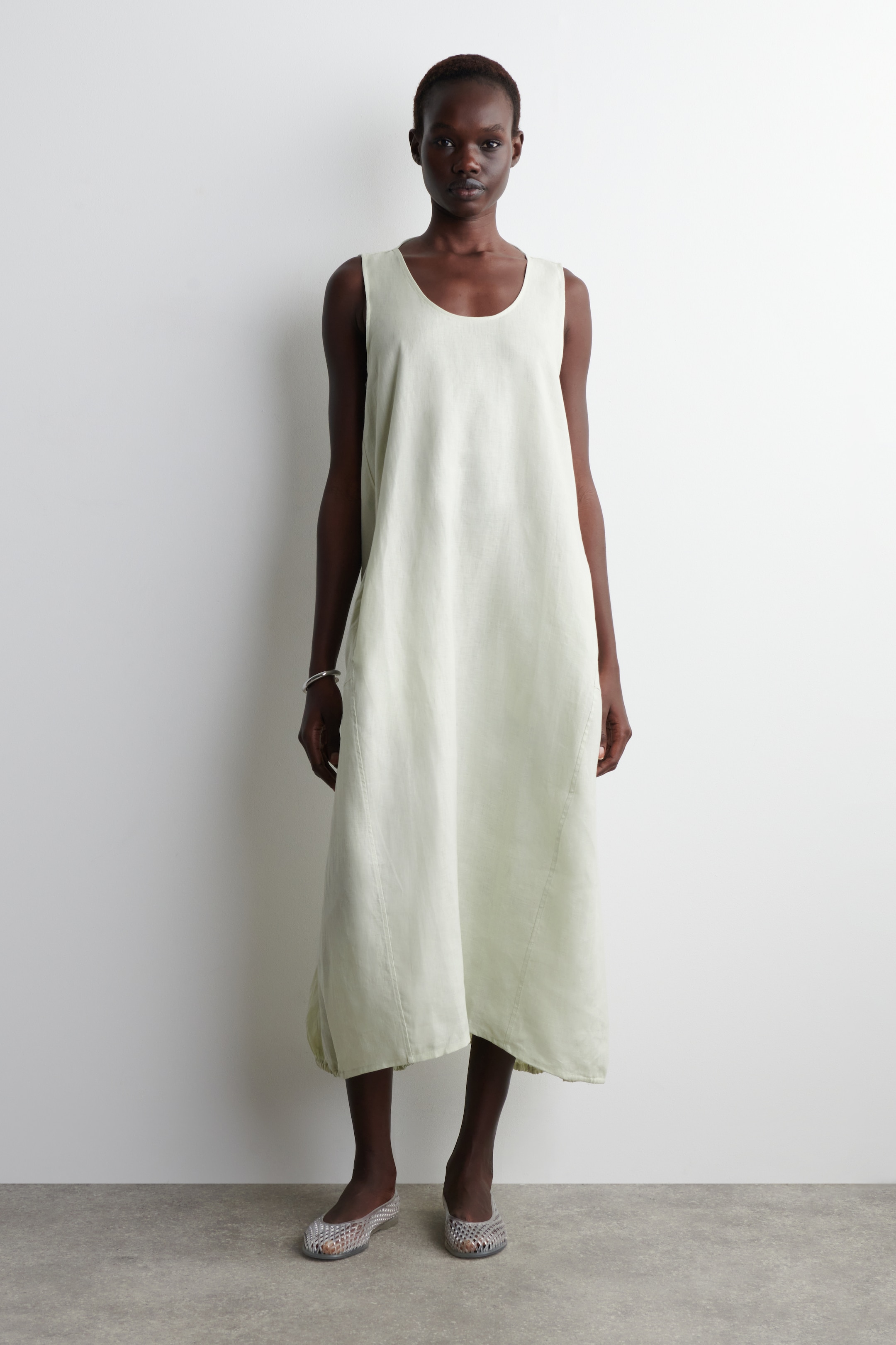 Grotere afbeelding bekijken: Maxi-jurk van linnen met elastische zoom - LICHTGROEN - DAMES | H&M BE 1