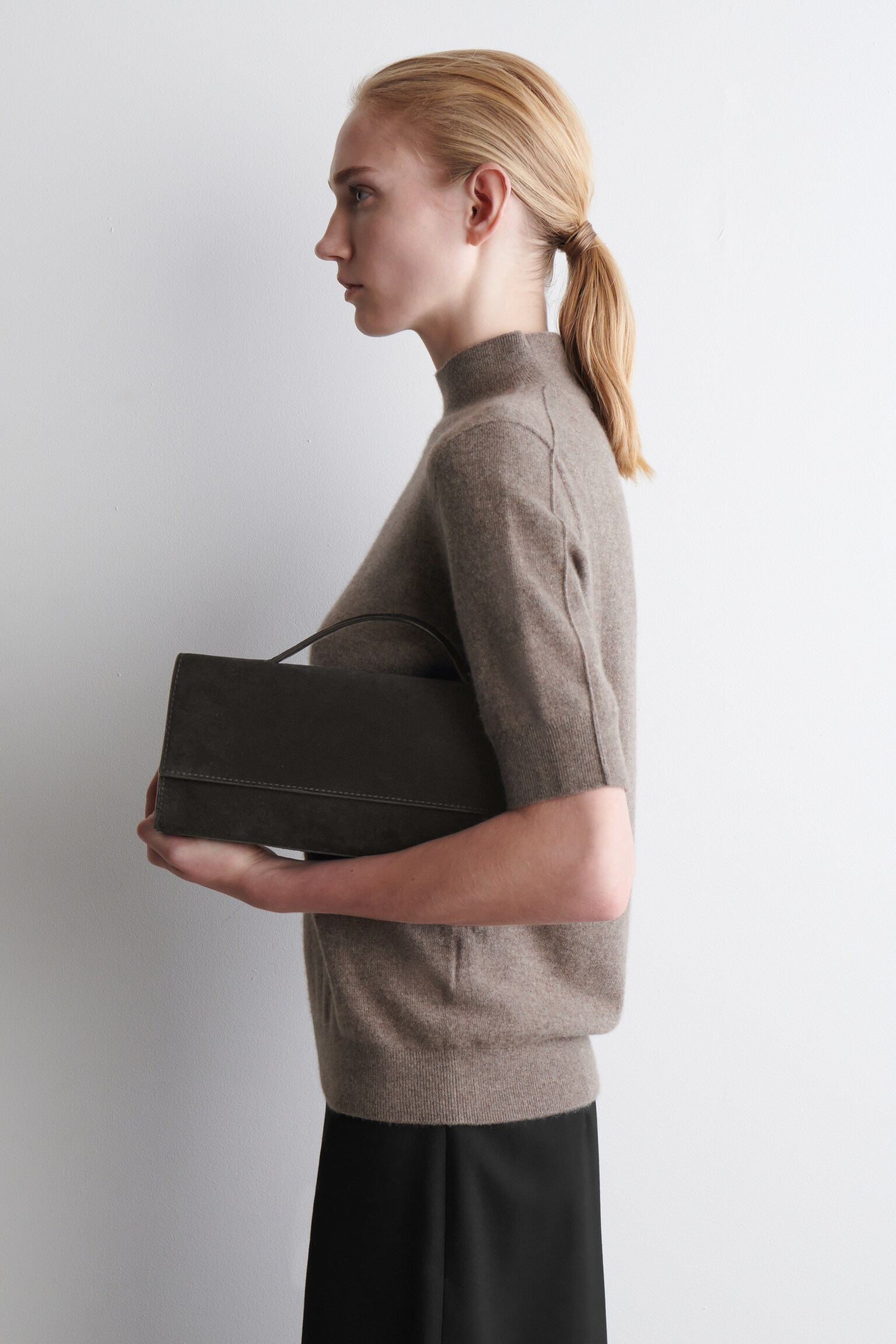 GALLERY CLUTCH – VELOURSLEDER - DUNKELBRAUN/SCHWARZ