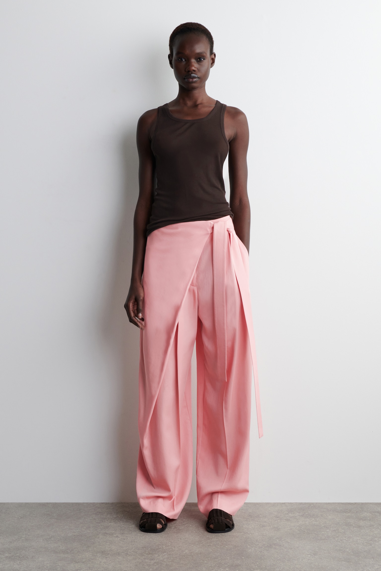 FLIESSENDE HOSE MIT WICKELFRONT - ROSA/BRAUN/SCHWARZ