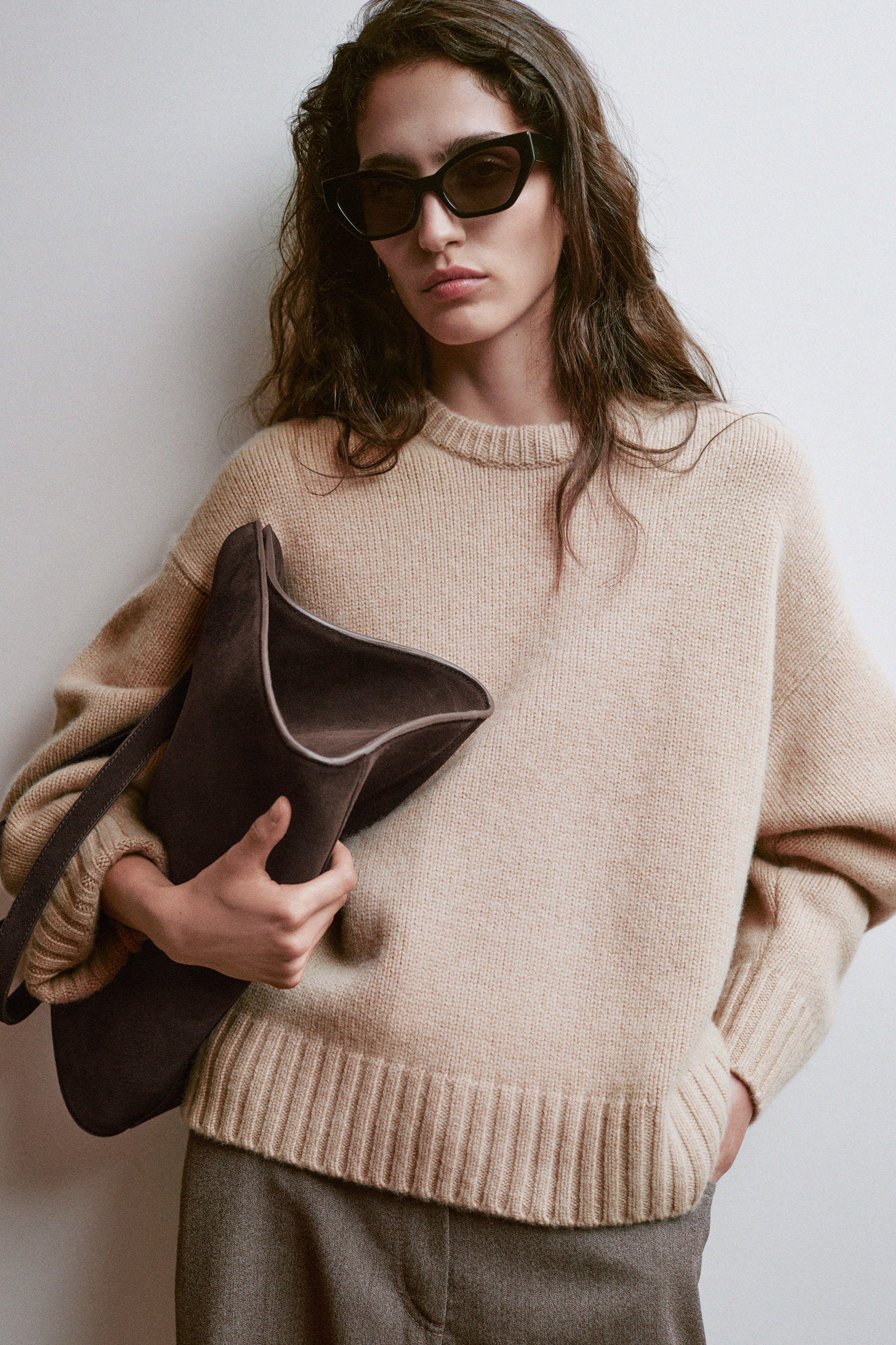 CHUNKY CASHMERE CREW-NECK JUMPER - BEIGE | COS