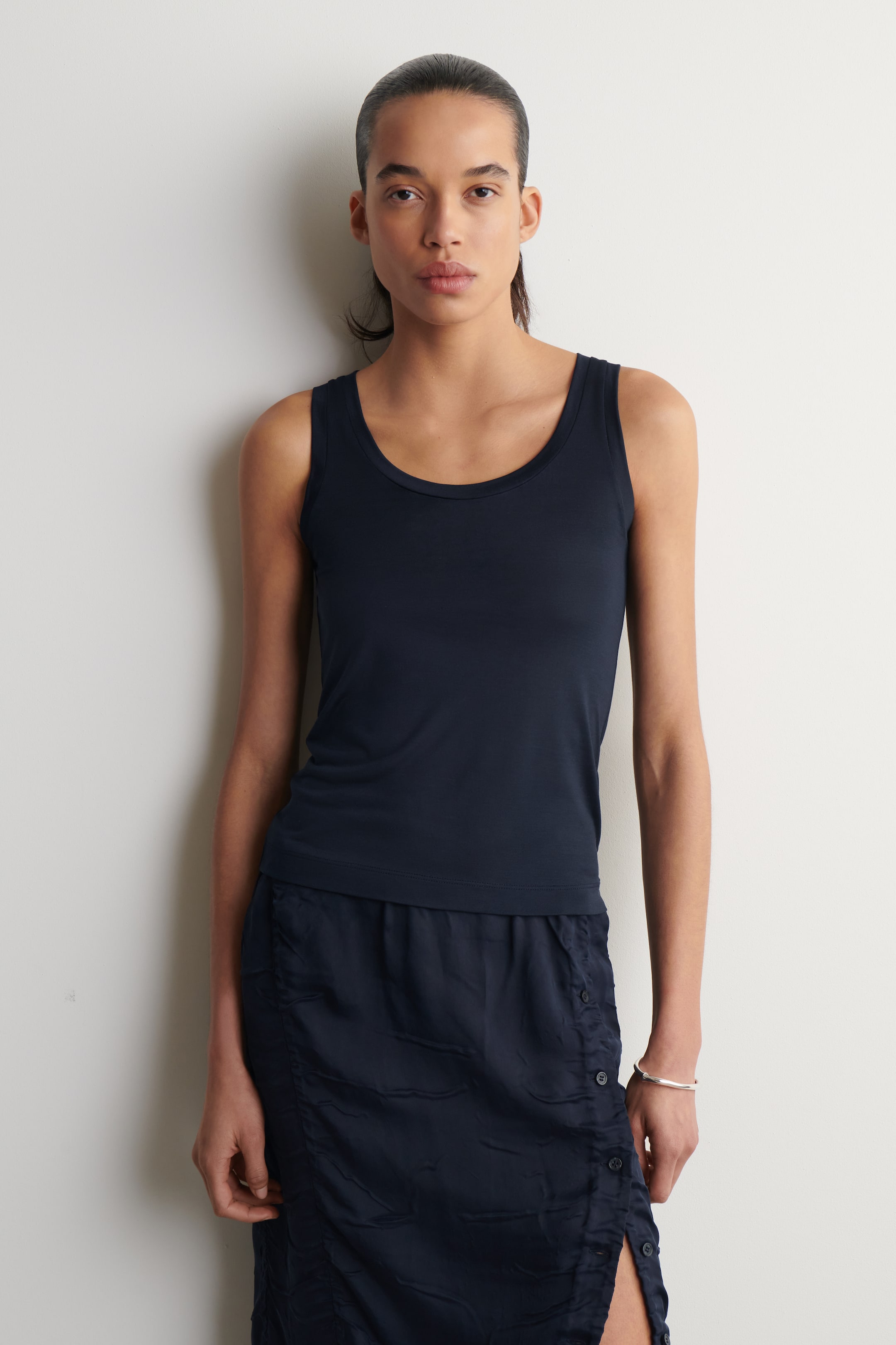 הצגת תמונה גדולה יותר: SCOOP-NECK SILK-JERSEY TANK TOP - כחול נייבי - Ladies | H&M IL 1