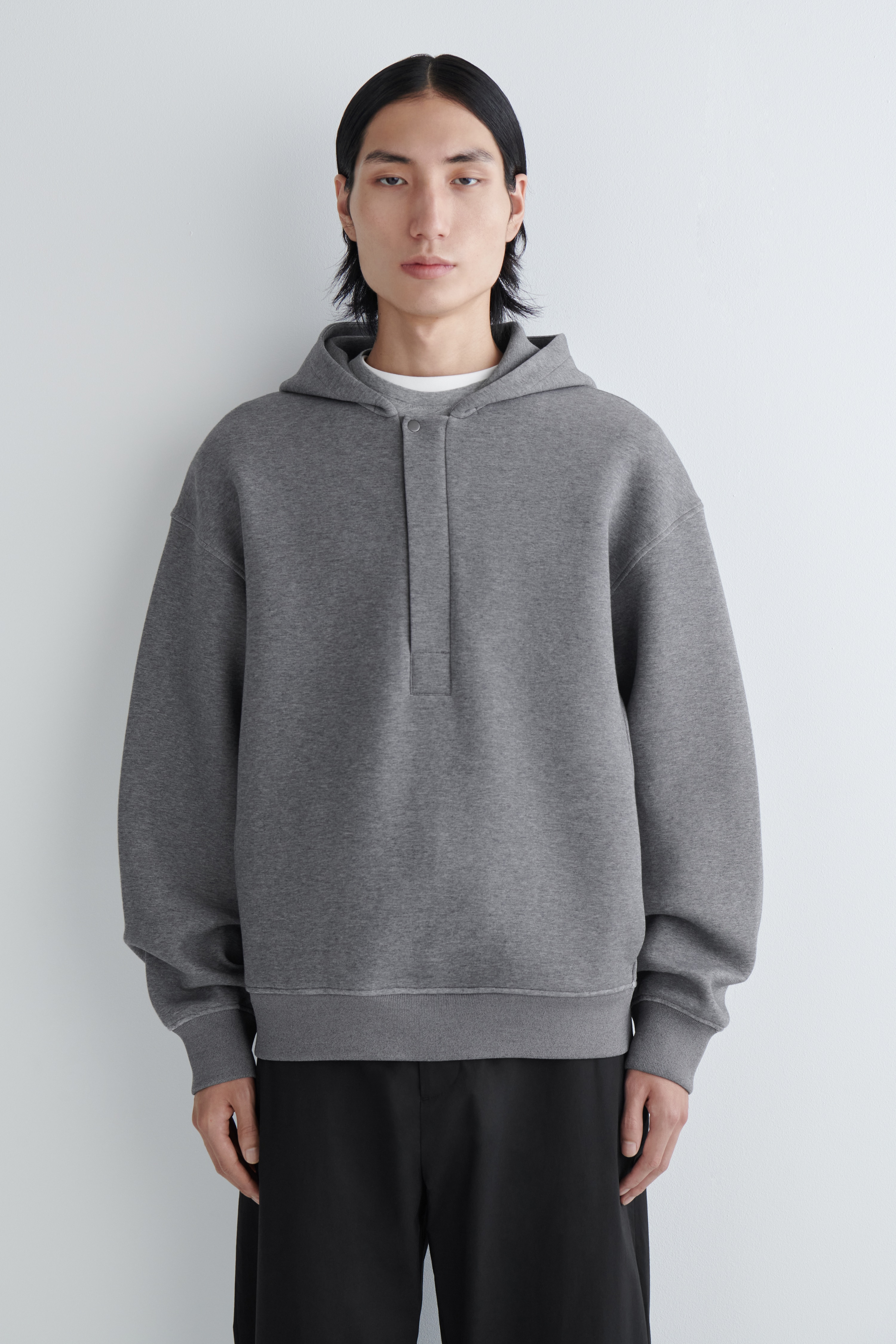 BAWEŁNIANO-NEOPRENOWA BLUZA Z KAPTUREM - SZARY MELANŻ