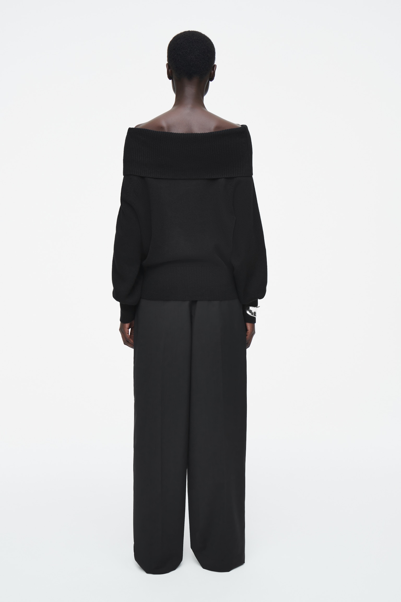 SCHULTERFREIER PULLOVER AUS MERINOWOLLE - SCHWARZ - 4