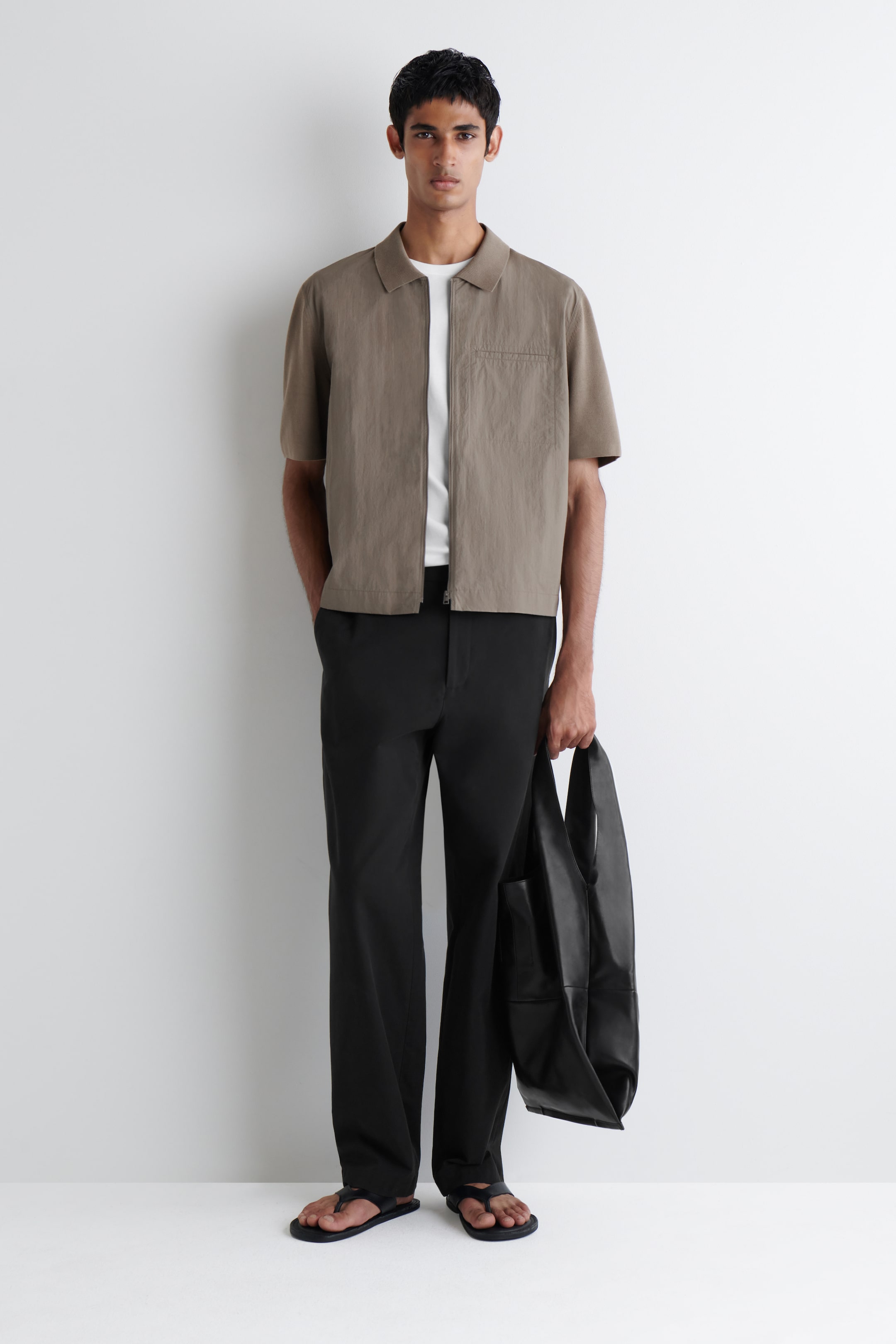 Grösseres Bild ansehen: STRICKHEMD MIT NYLON-EINSÄTZEN - STEINGRAU - HERREN | H&M CH 2