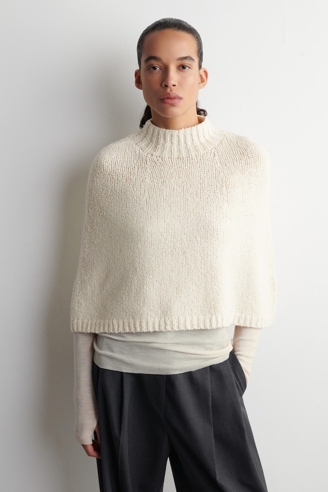 MERINO-CASHMERE CAPE — CREAM