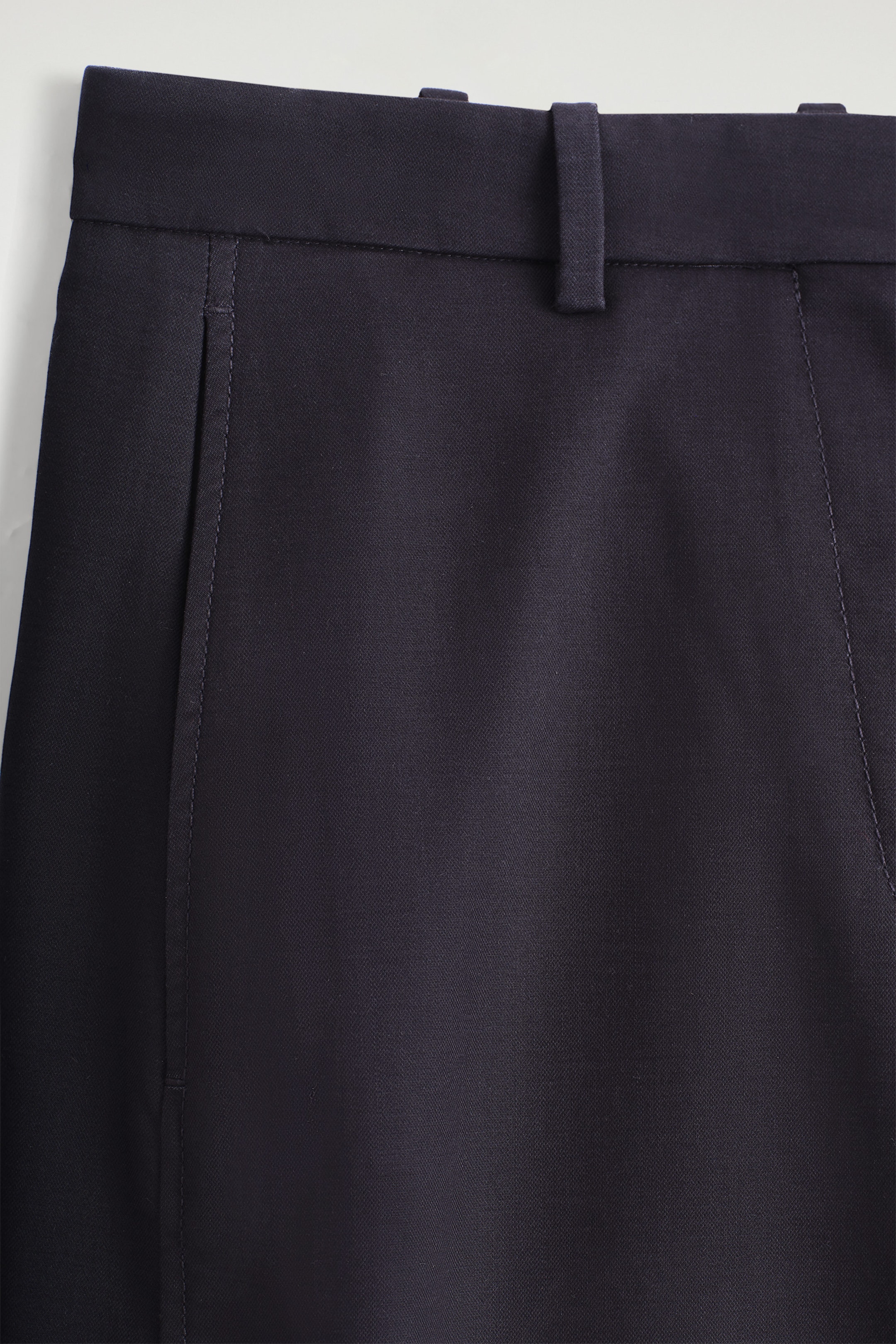 CHINOHOSE AUS BAUMWOLLE MIT BARREL-BEIN
