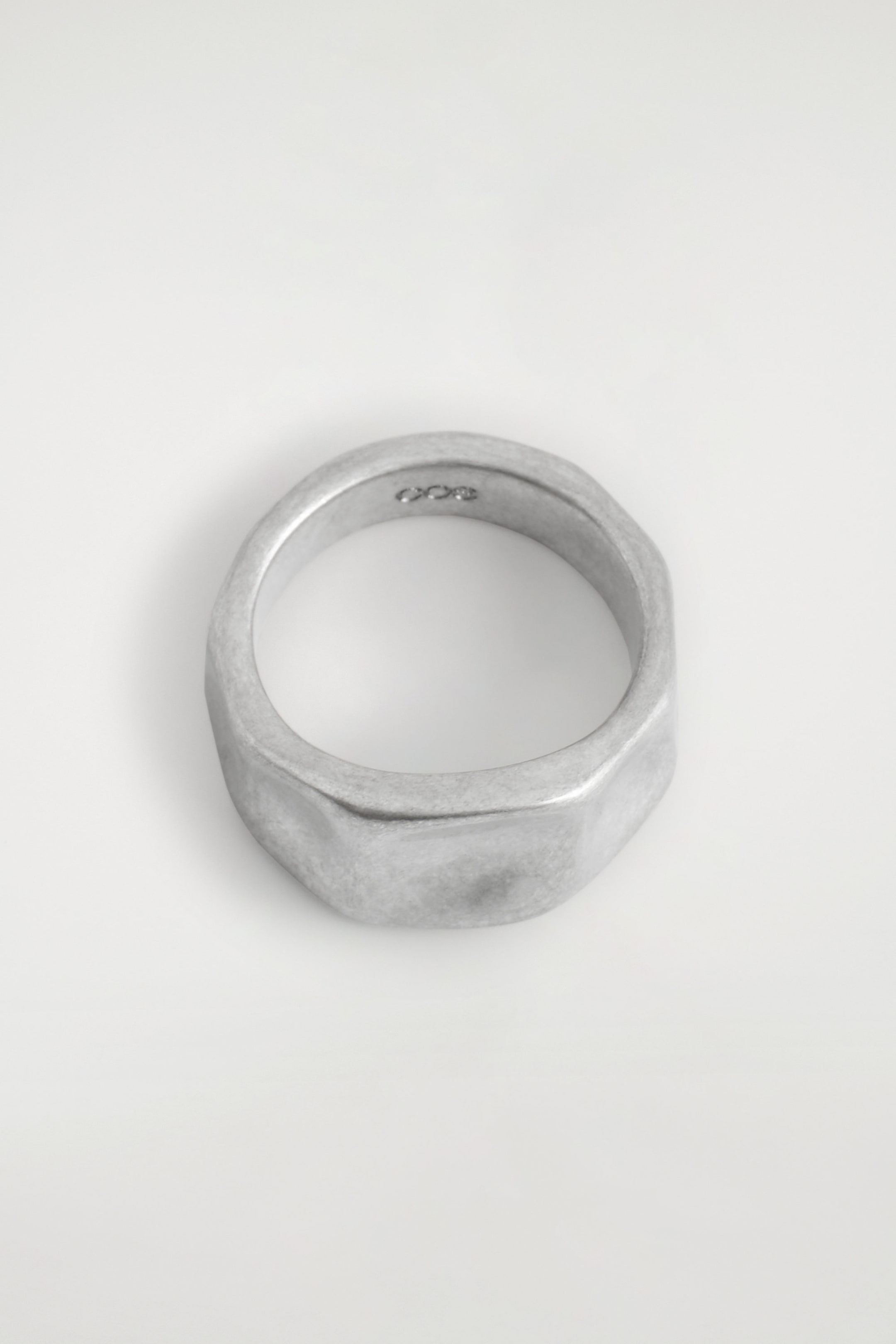 CHUNKY HAMMERED RING