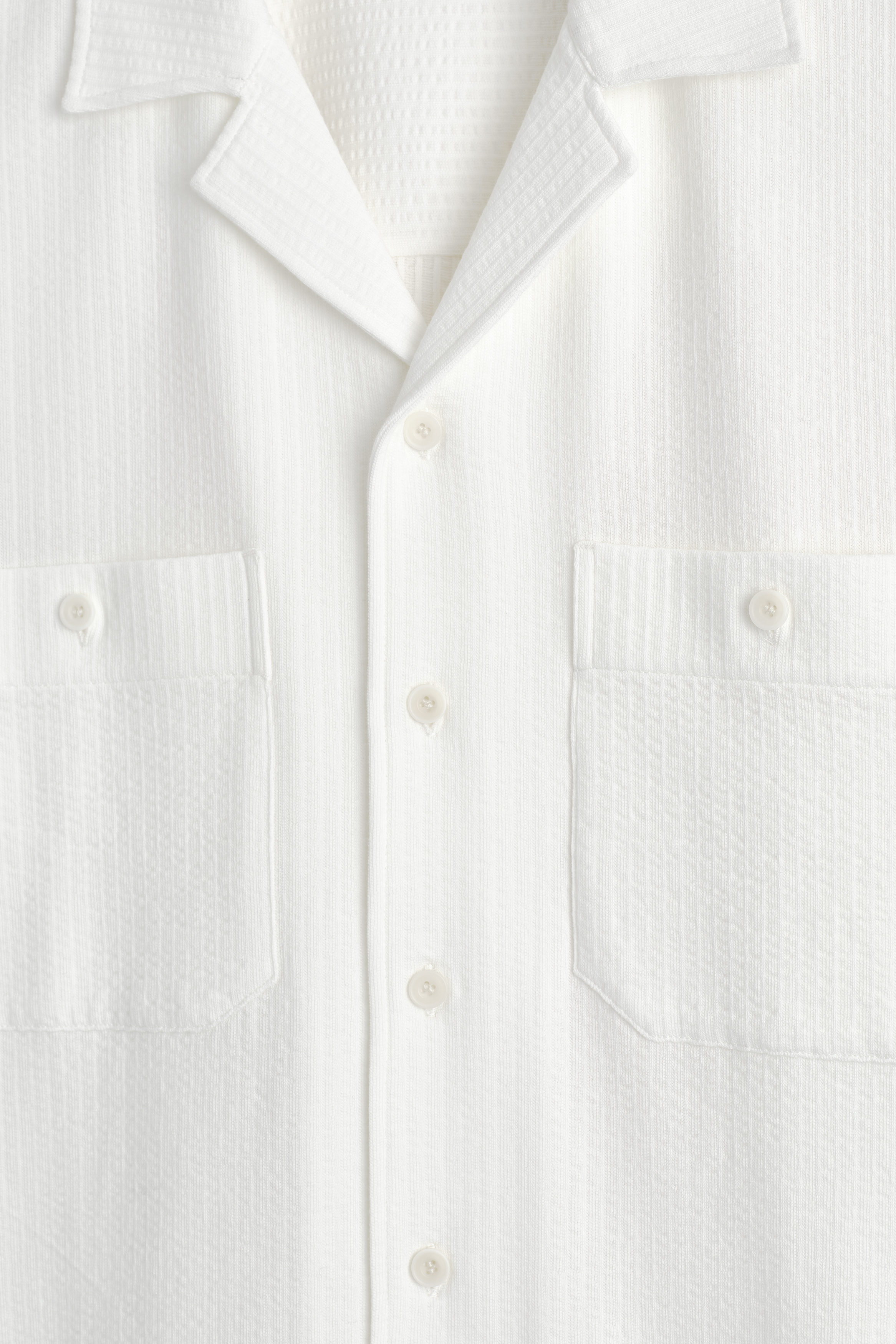 COTTON-SEERSUCKER RESORT SHIRT - WHITE | COS