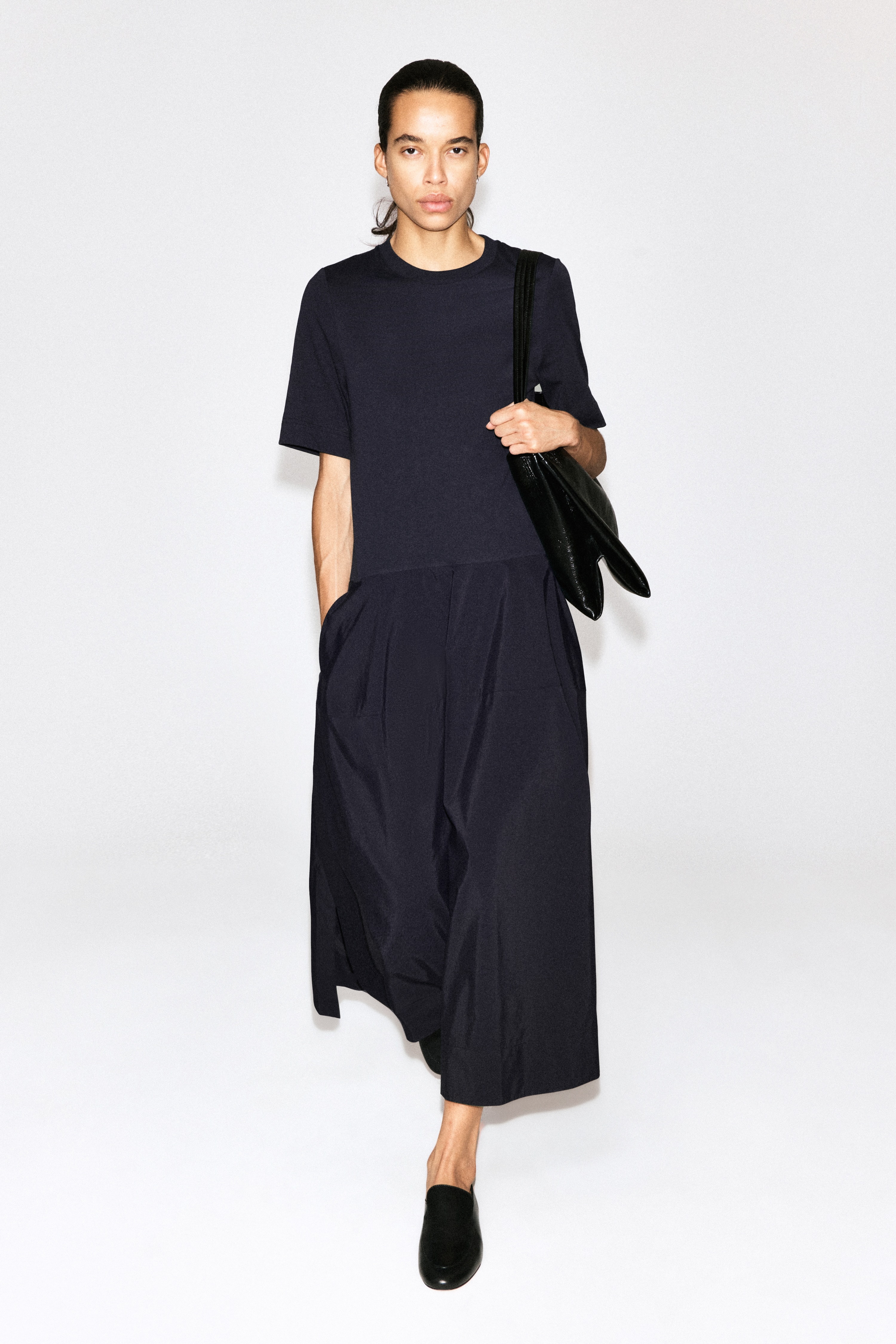 Vestido midi de cintura caída com painel contrastante - AZUL-MARINHO