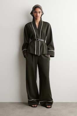 CONTRAST-PIPED BELTED WRAP TOP — DARK GREEN 3