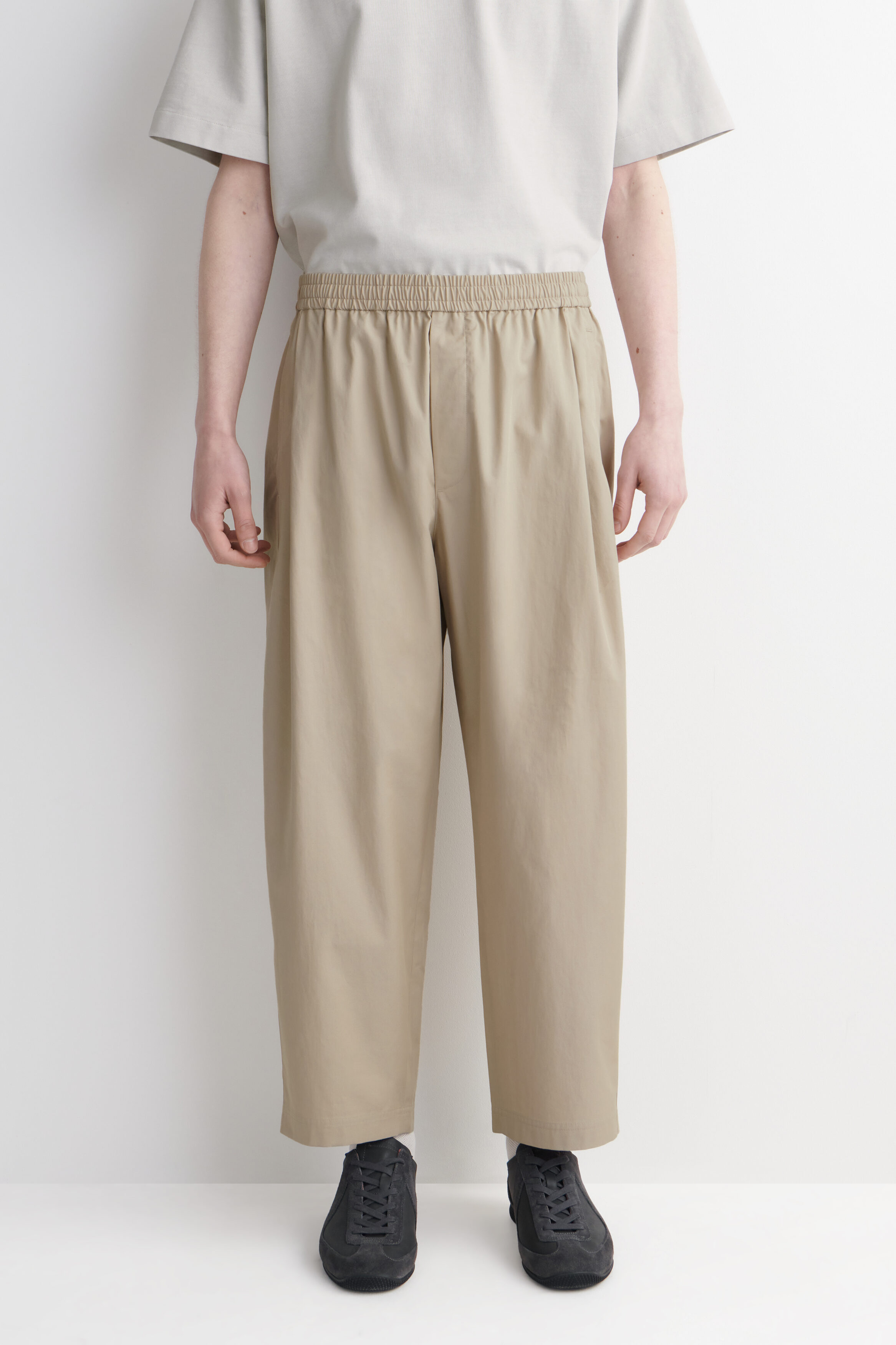 CROPPED ELASTICATED RELAXED-FIT WIDE-LEG TROUSERS - BEIGE | COS