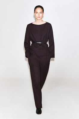 TAILORED WOOL BOAT-NECK TOP — UMBER 3
