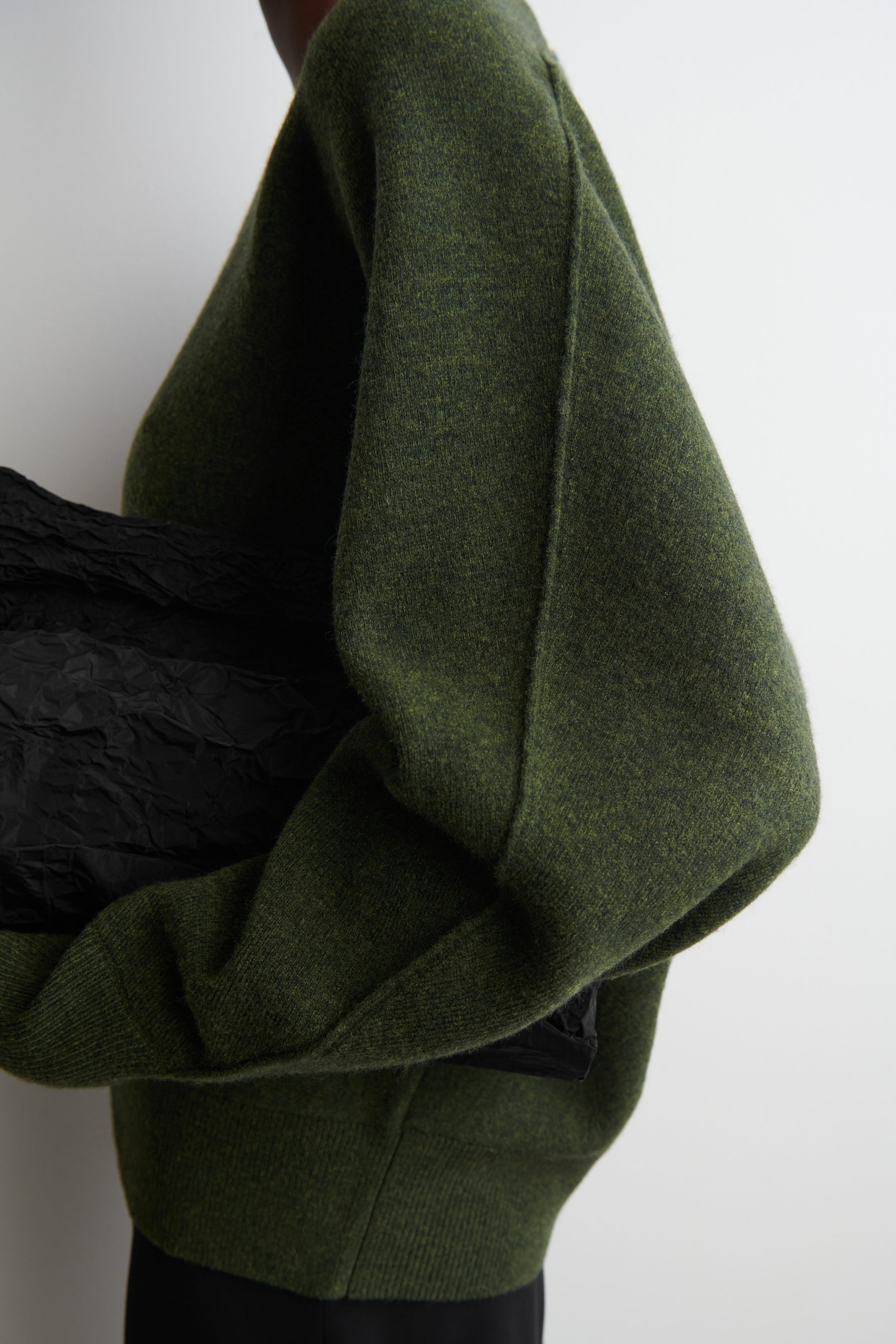 ROUNDED DOUBLE-FACED WOOL SWEATER