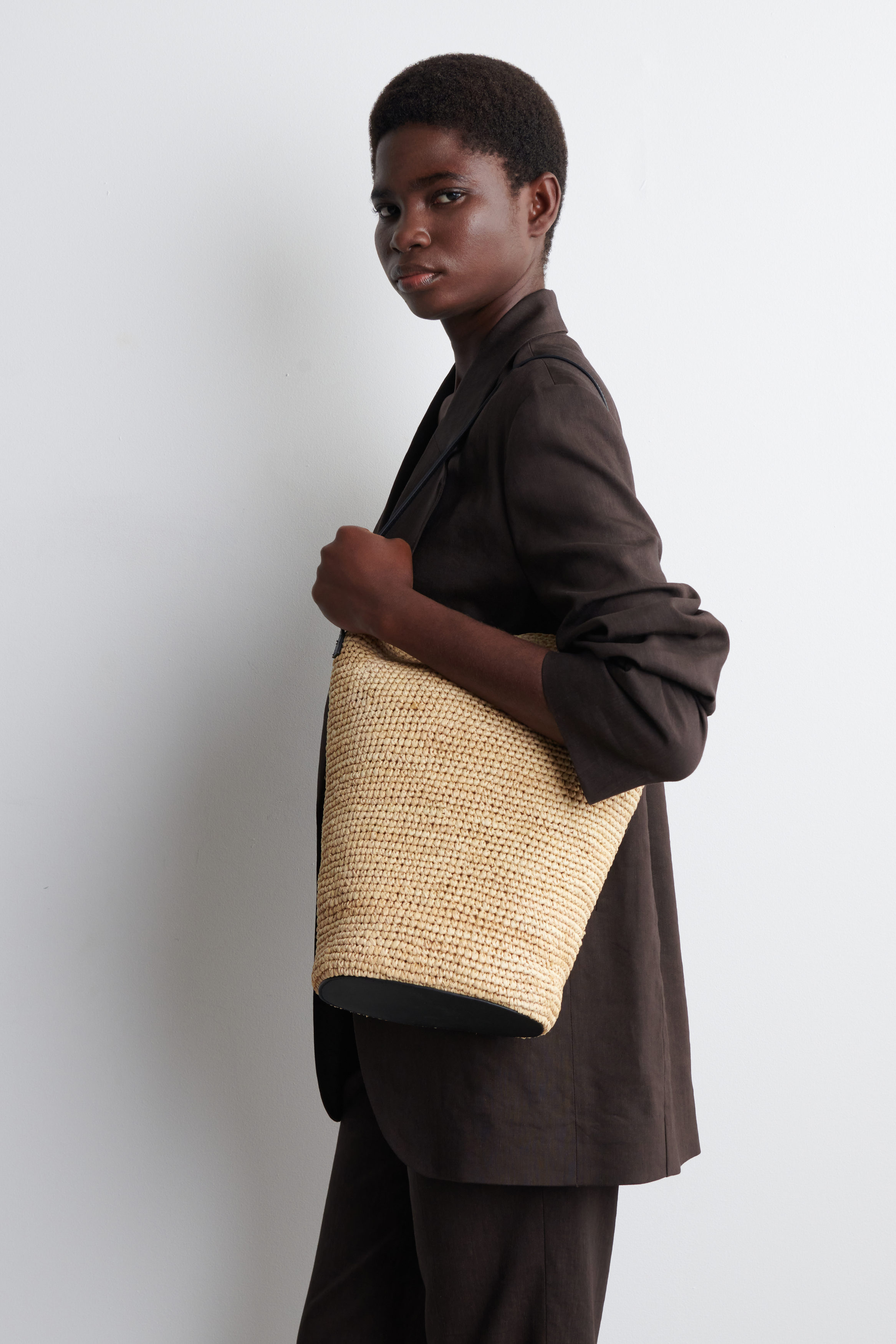 【COS】Bucket Bag Straw バケツバッグ BUCKET BAG - STRAW - BEIGE / BLACK | COS