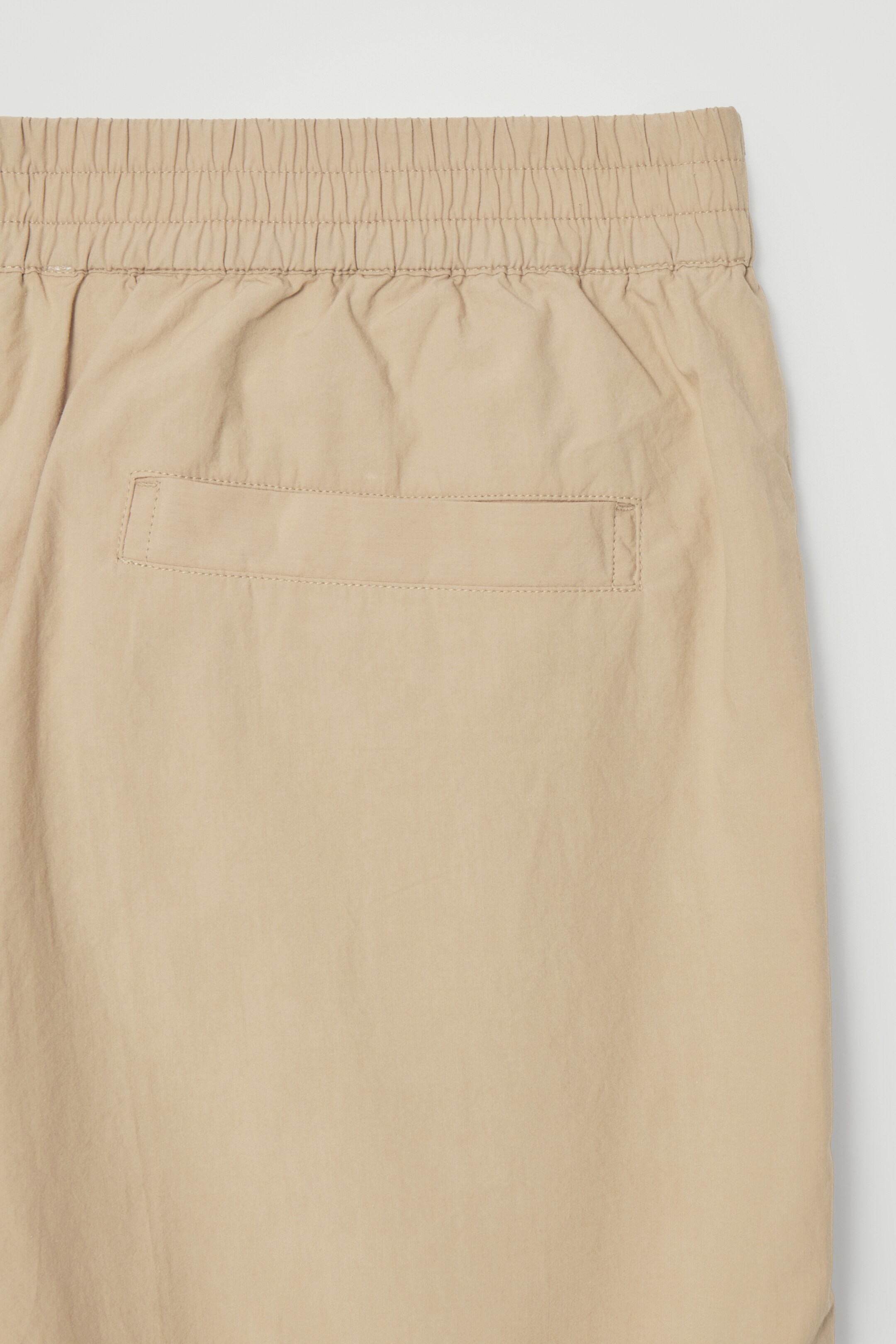 Grösseres Bild ansehen: SHORTS AUS BAUMWOLLE MIT ELASTISCHEM BUND - BEIGE - HERREN | H&M CH 2