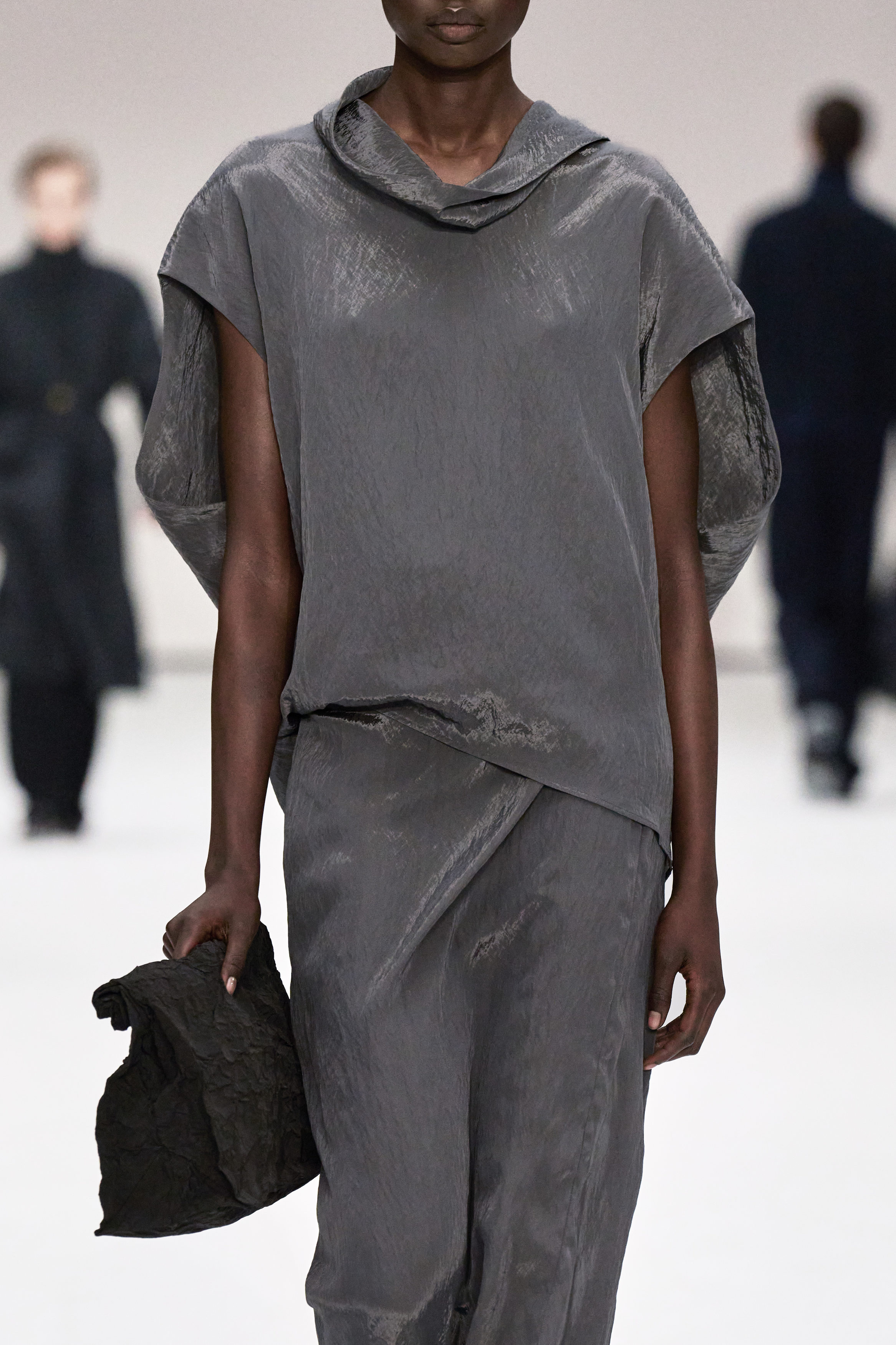 CRINKLED-SATIN TOP - STEEL | COS