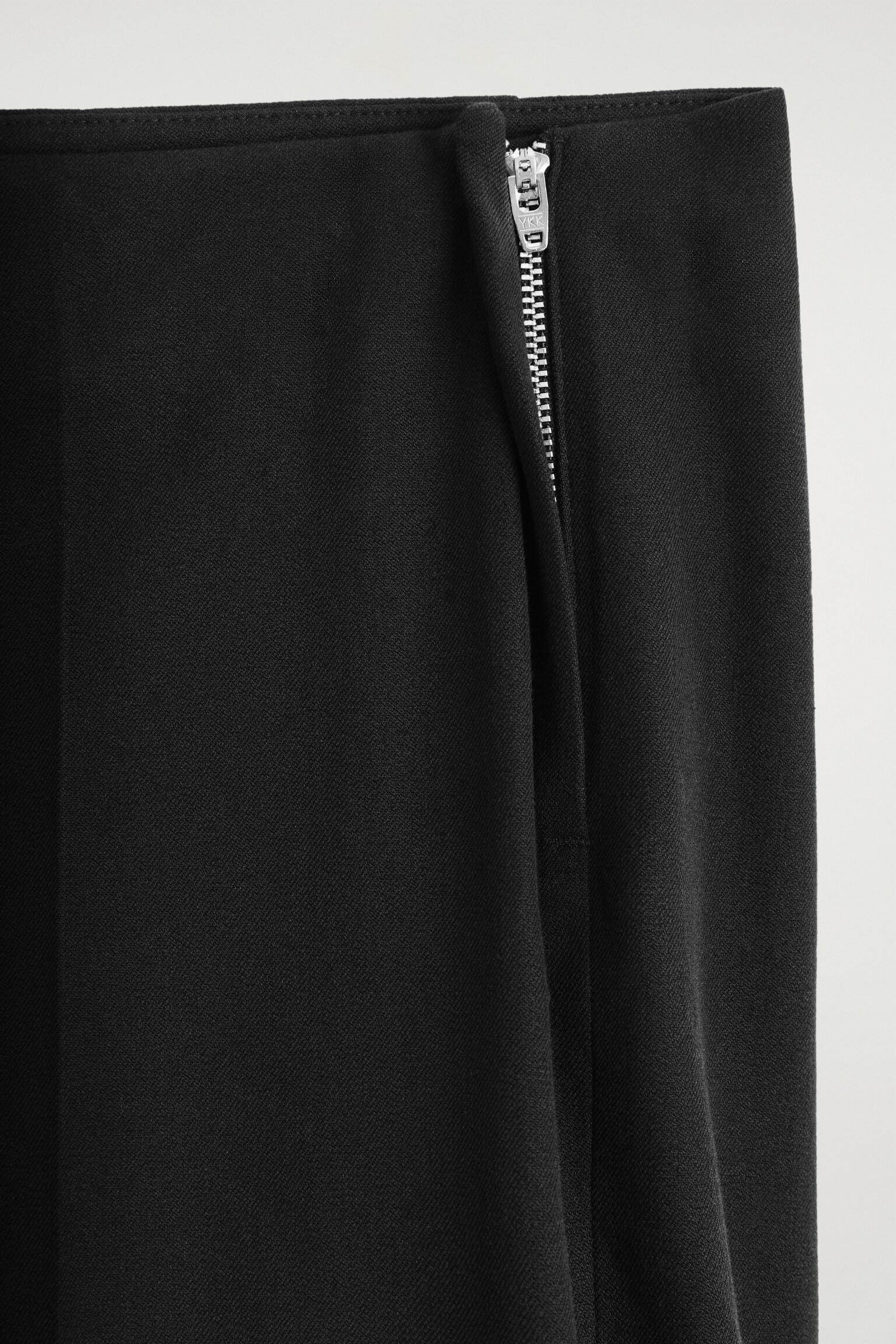 VERKÜRZTE ELEGANTE HOSE - SCHWARZ - 4