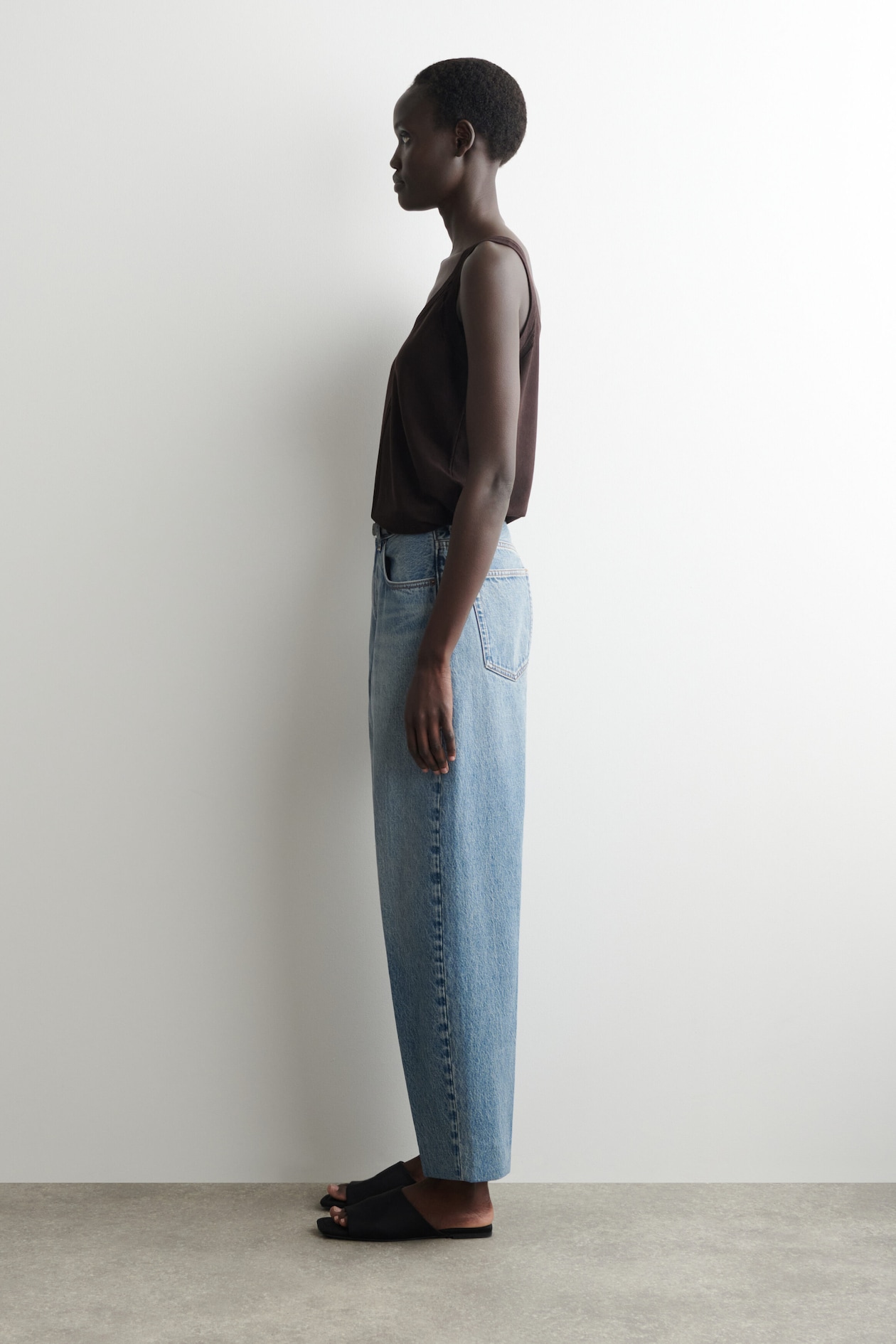 UMBRA TAPERED JEANS — BLUE