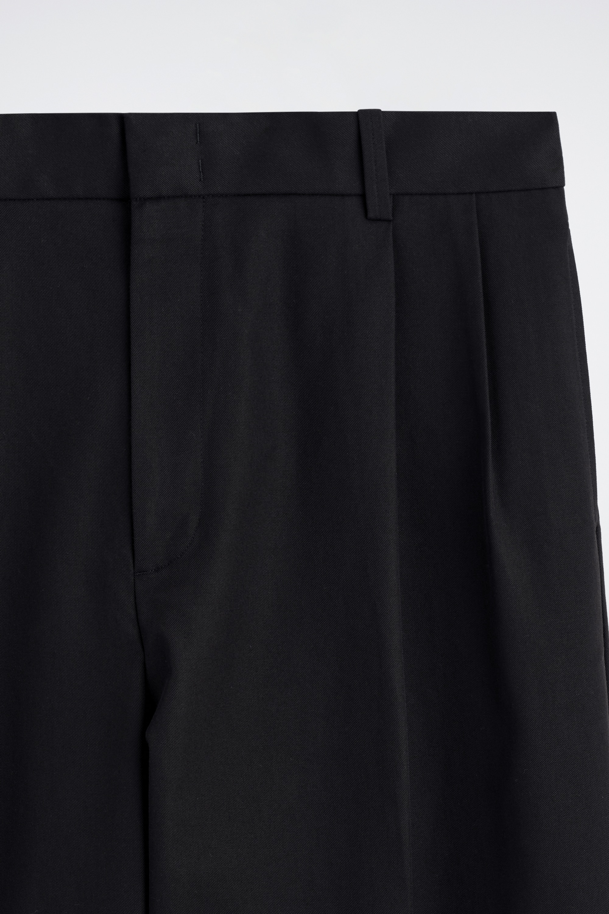 PLEATED RELAXED-FIT TAPERED TROUSERS