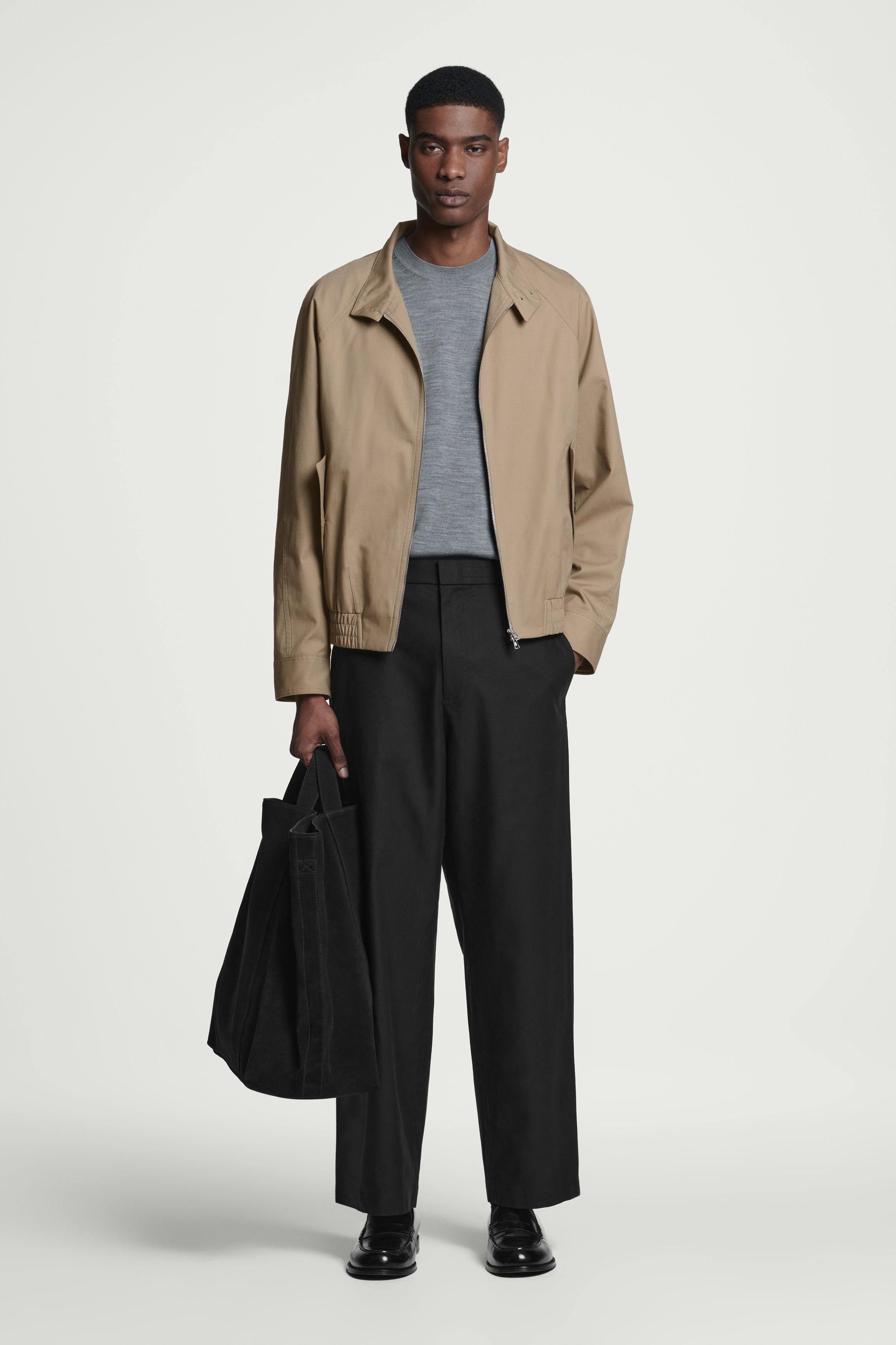 WIELOFUNKCYJNA TORBA ZAMSZOWA TYPU TOTE - CZARNY | COS