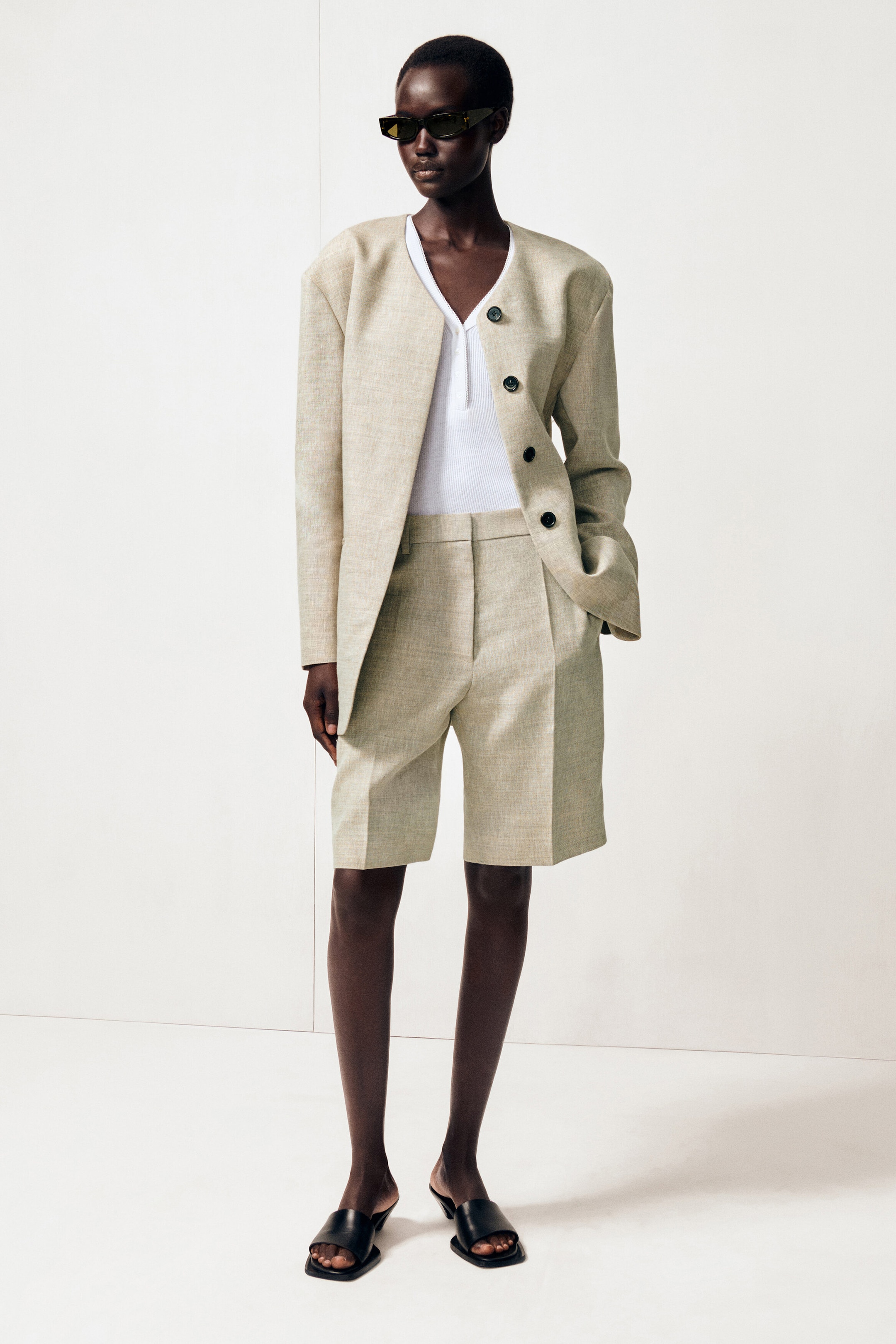 STRUCTURED COLLARLESS LINEN BLAZER