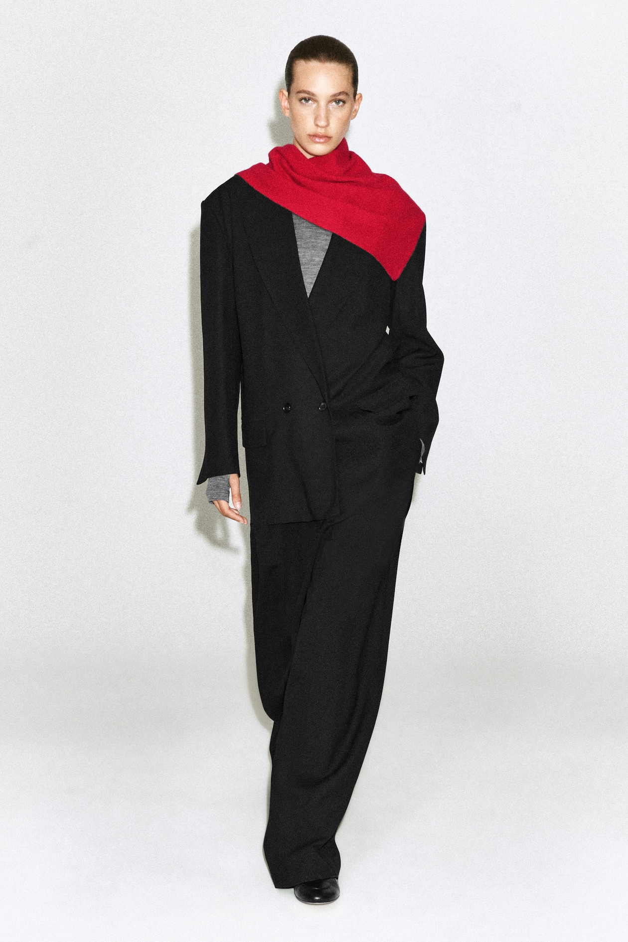 PURE CASHMERE TRIANGLE SCARF — RED