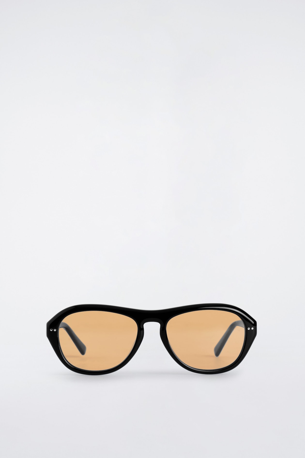 SONNENBRILLE MIT OVALEM RAHMEN