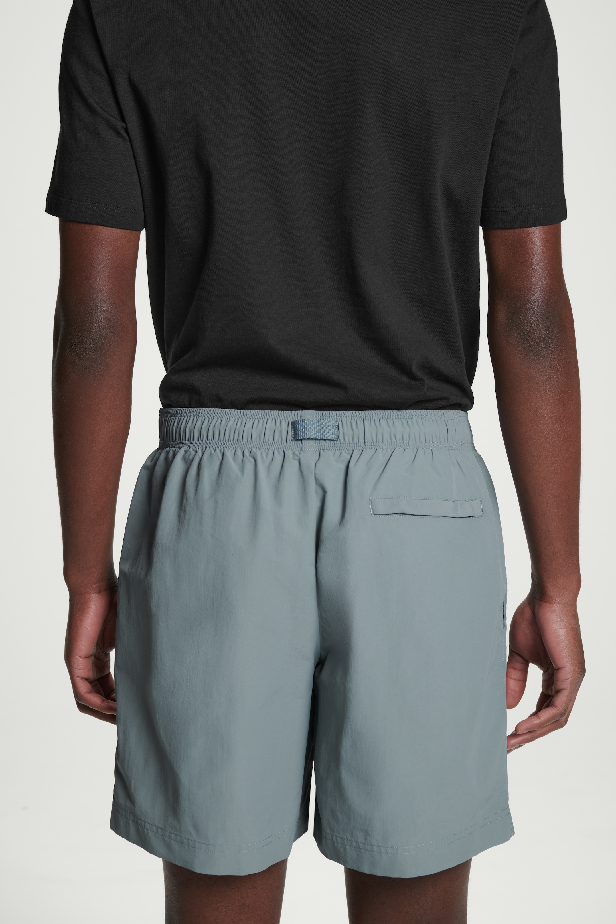 Visualizza immagine più grande: SHORTS DA MARE IN NYLON CON COULISSE - GRIGIO - UOMO | H&M IT 5