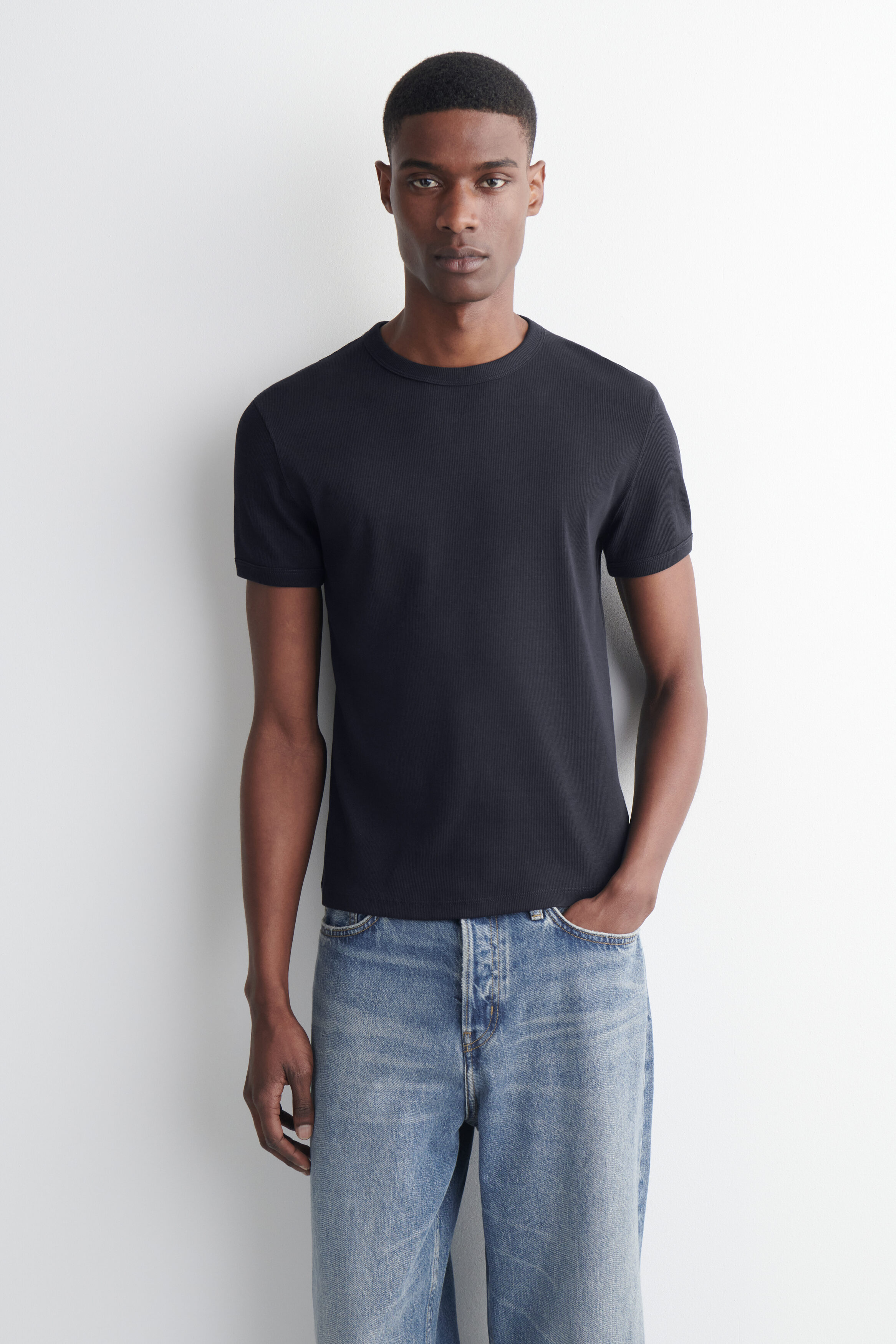 COS スリムフィットリブTシャツ　ブラックMサイズ b4828b608996ba3413ee0d6957aa2b