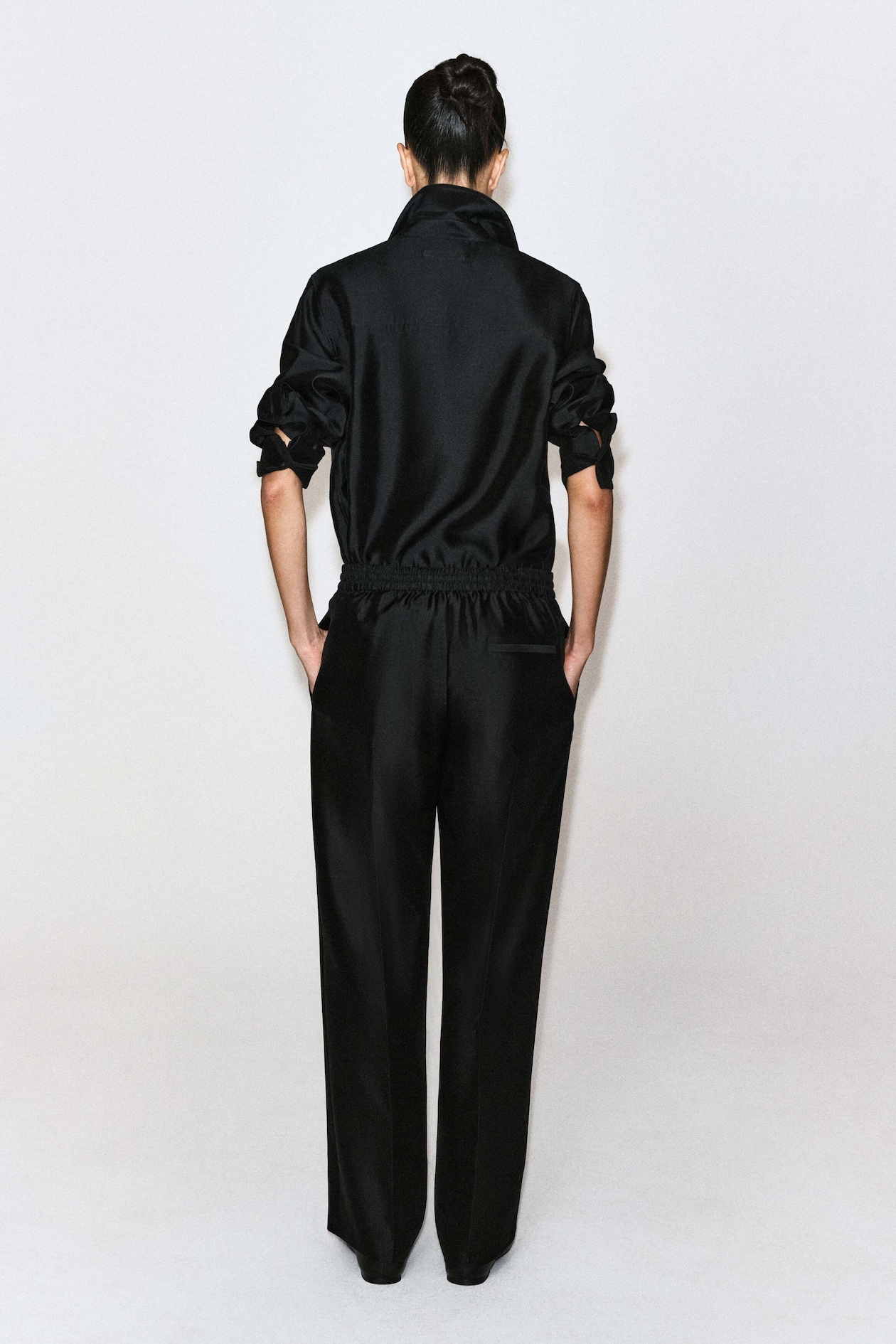 TAILORED SILK STRAIGHT-LEG PANTS — CARBON