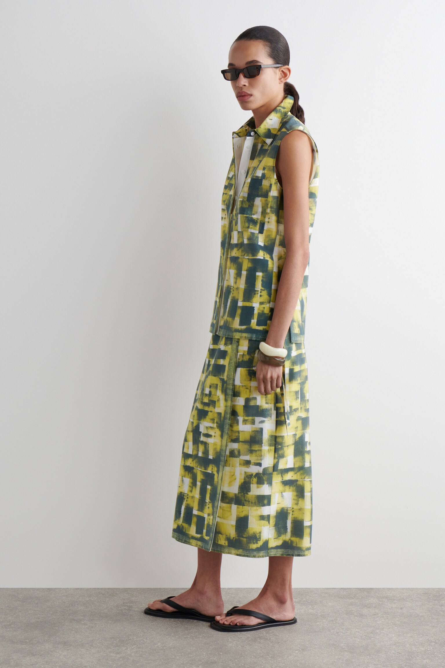 CAMISA ESTAMPADA SIN MANGAS - AMARILLO / VERDE / ESTAMPADO - 3