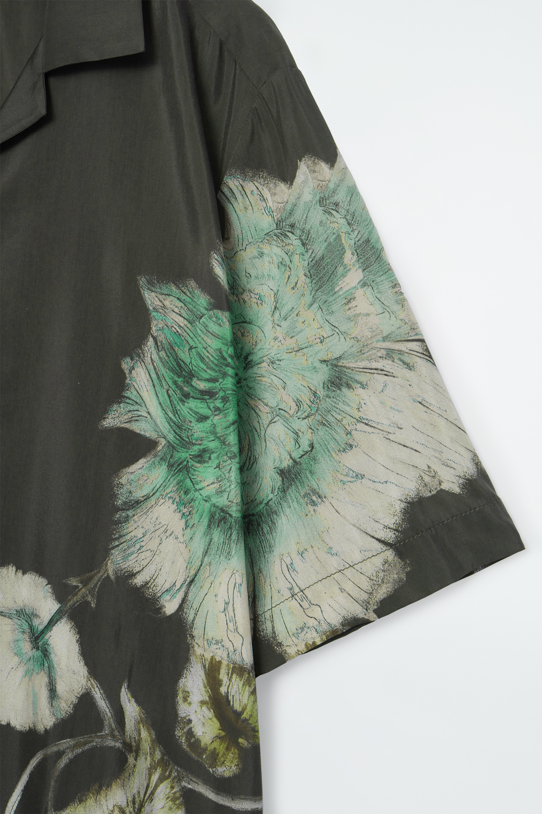 View larger image: RELAXED FLORAL RESORT SHIRT - CHARCOAL / FLORAL - Ladies | H&M GB 2