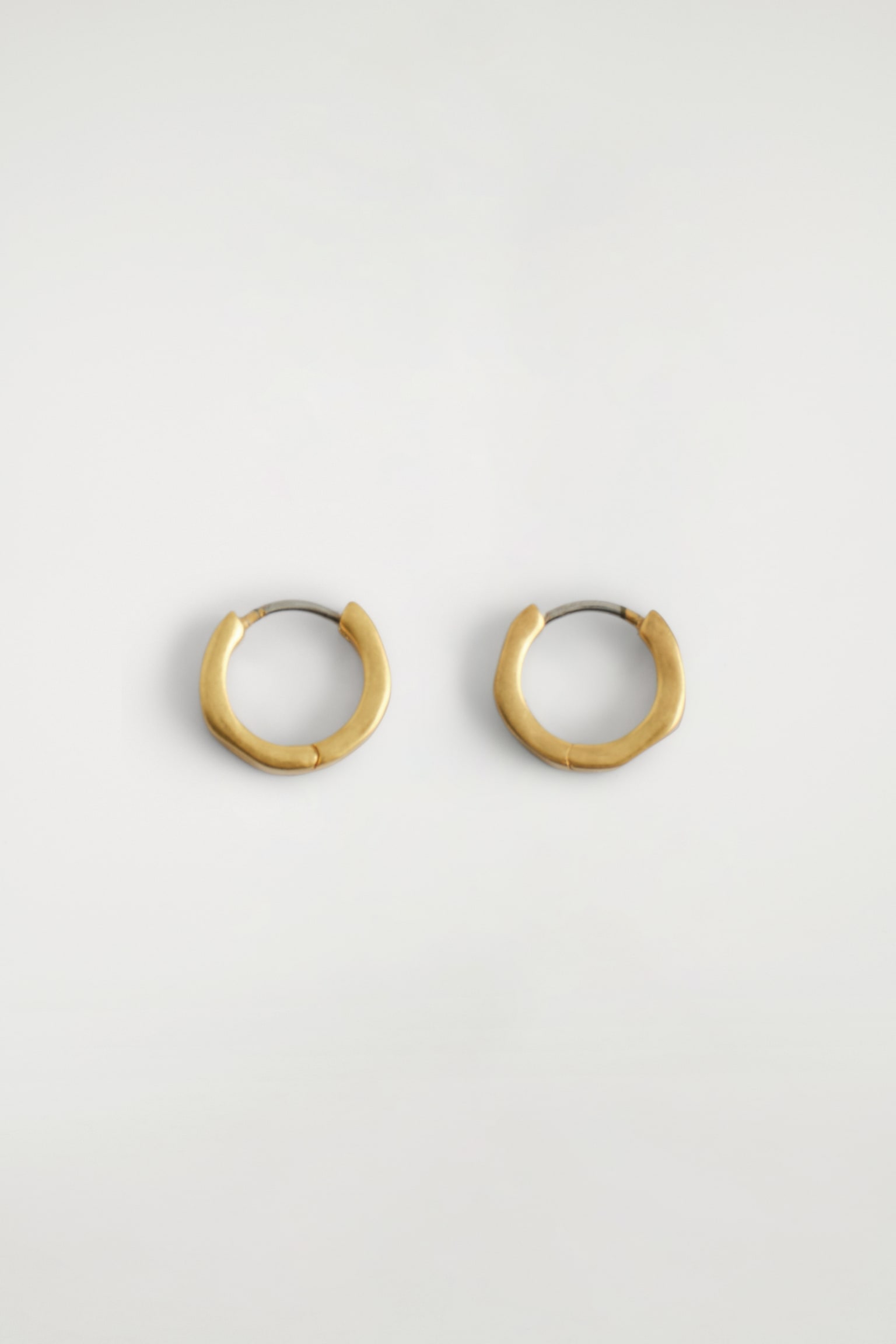 PENDIENTES DE ARO PEQUEÑOS MARTILLADOS - DORADO/PLATEADO - 2