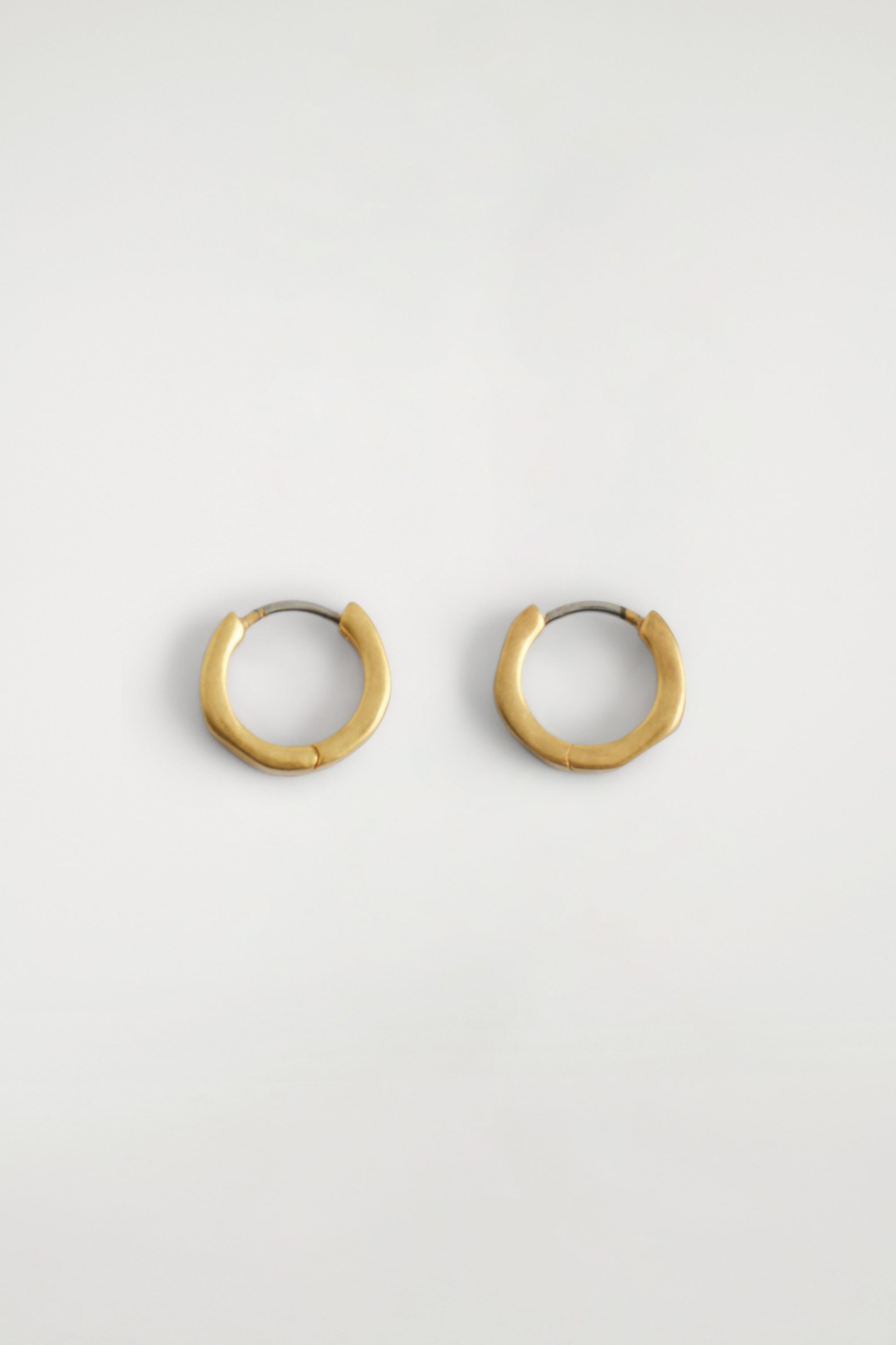 HAMMERED MINI HOOP EARRINGS