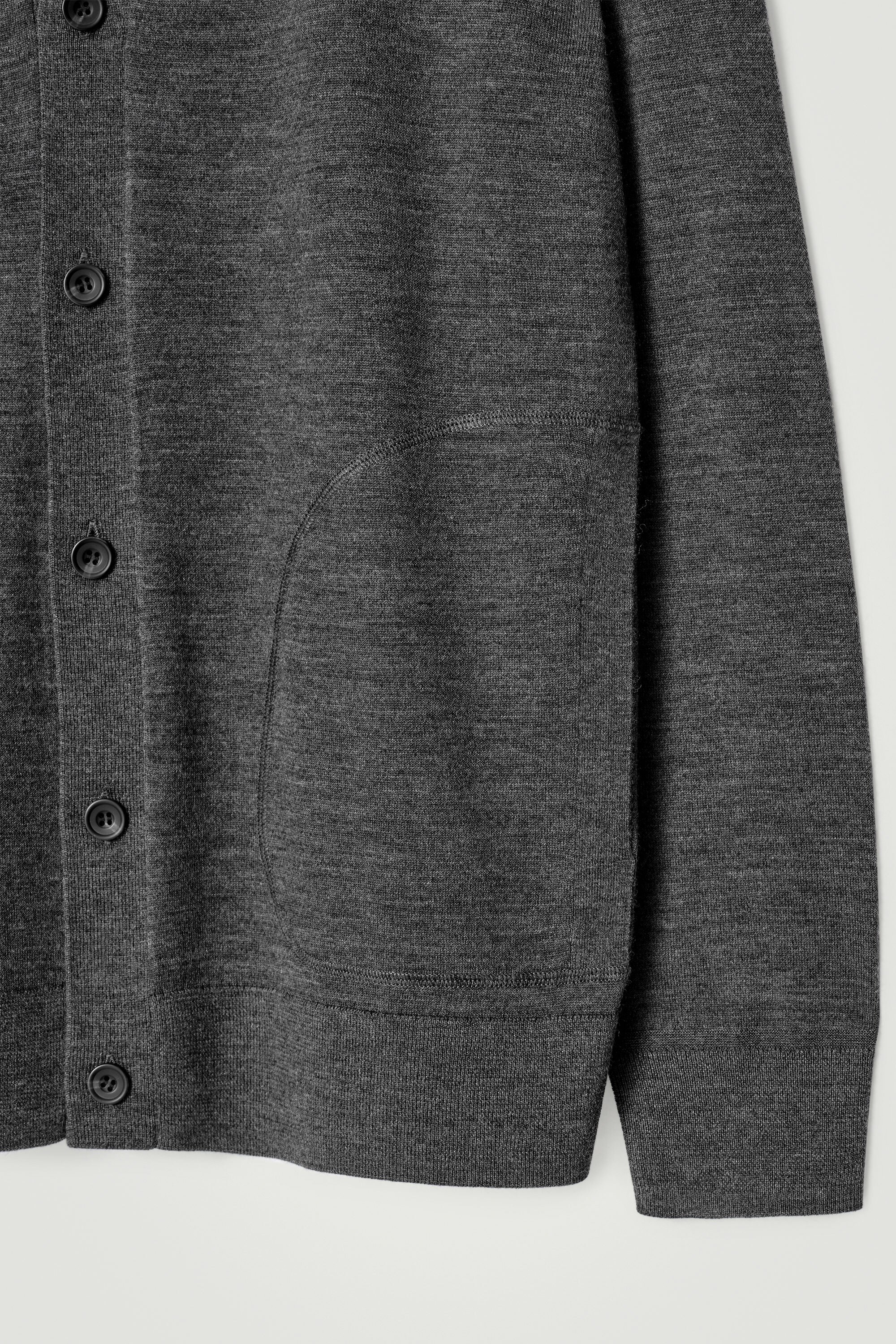 カーディガン V NECK MERINO WOOL CARDIGAN レディース メンズ MERINO WOOL V-NECK CARDIGAN メリノウールVネックカーディガン