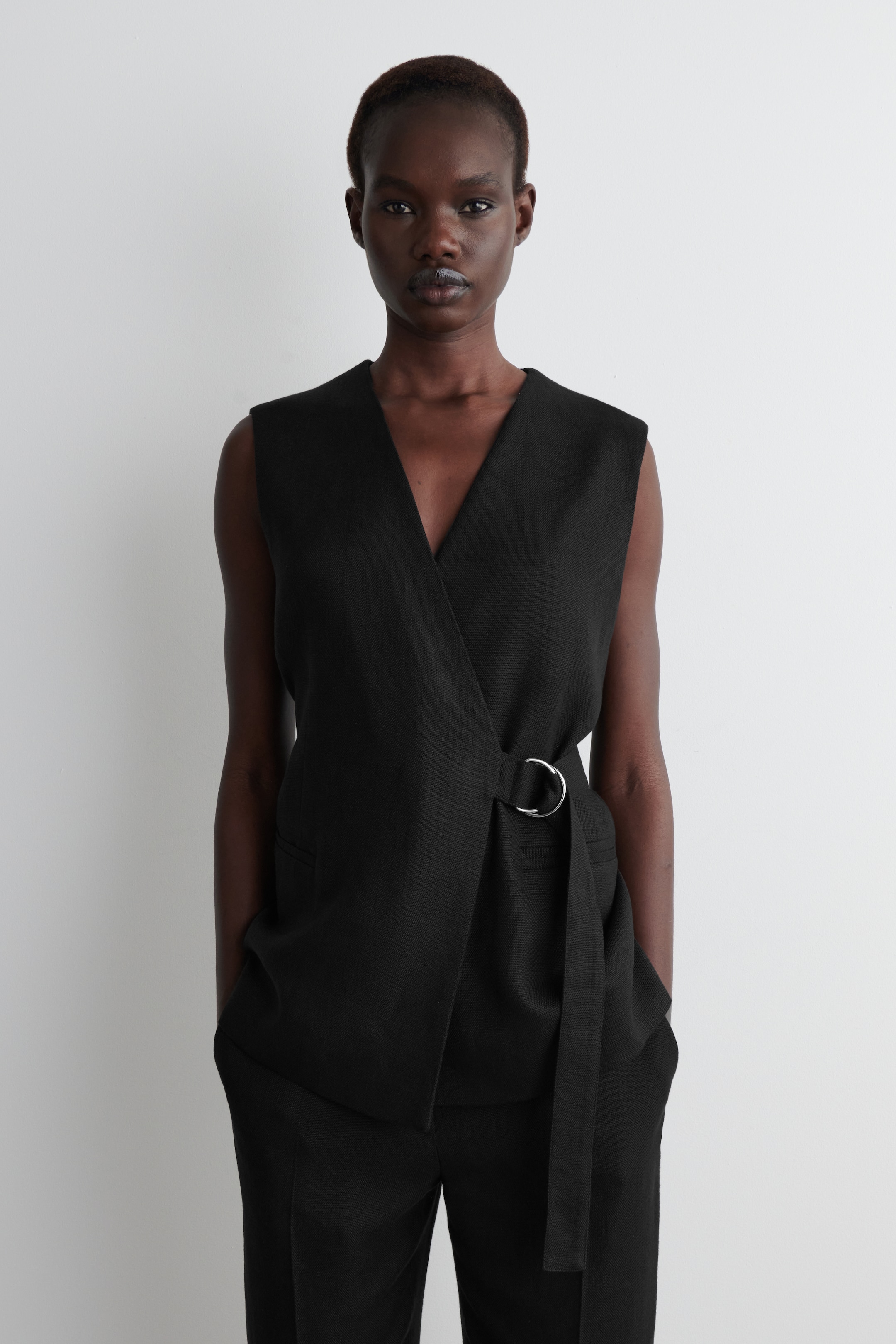 Agrandir l'image: GILET PORTEFEUILLE CEINTURÉ - NOIR - FEMME | H&M BE 1