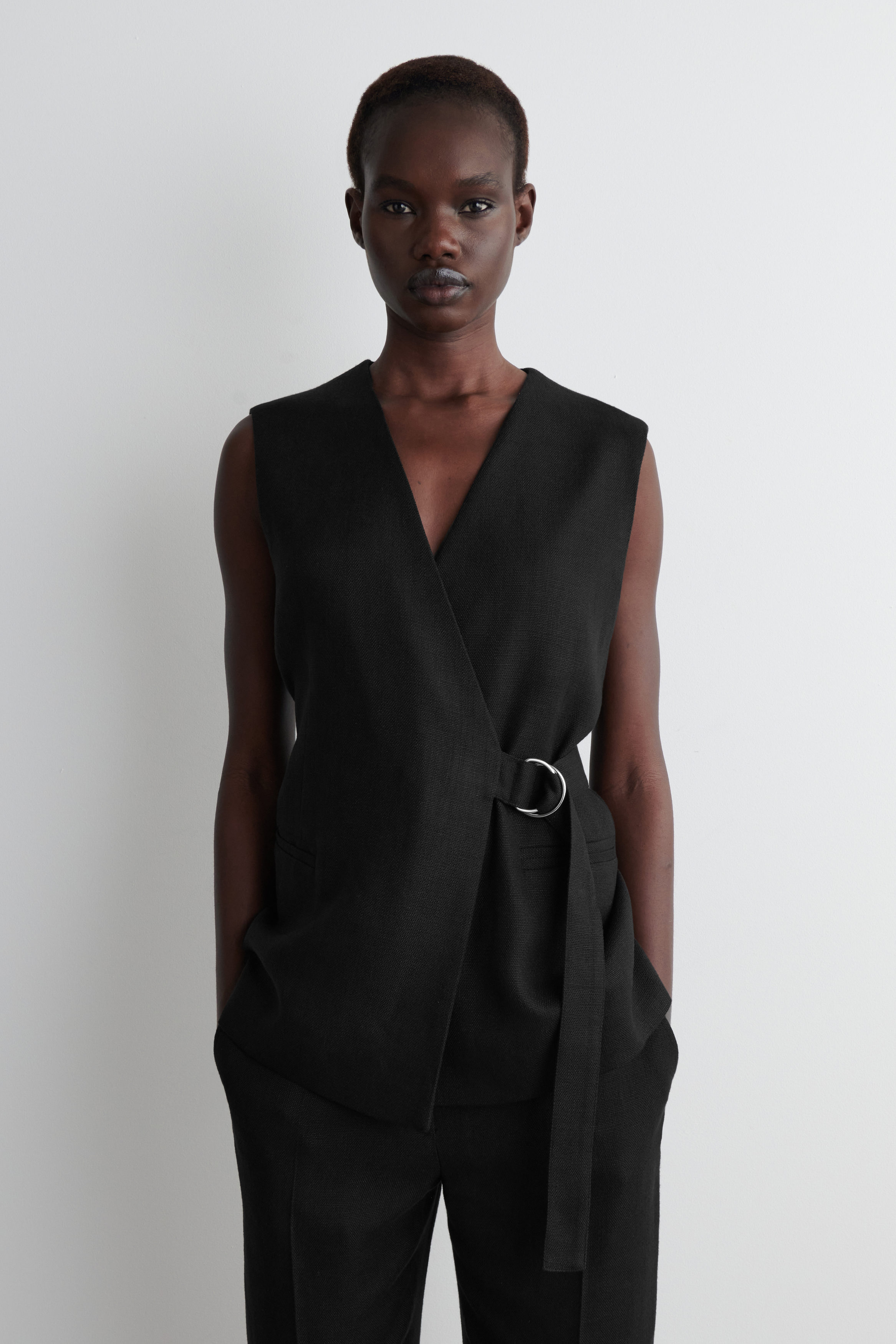 perna / FRILL RIBBON VEST ブラック Kallen Vest – Cinq à Sept