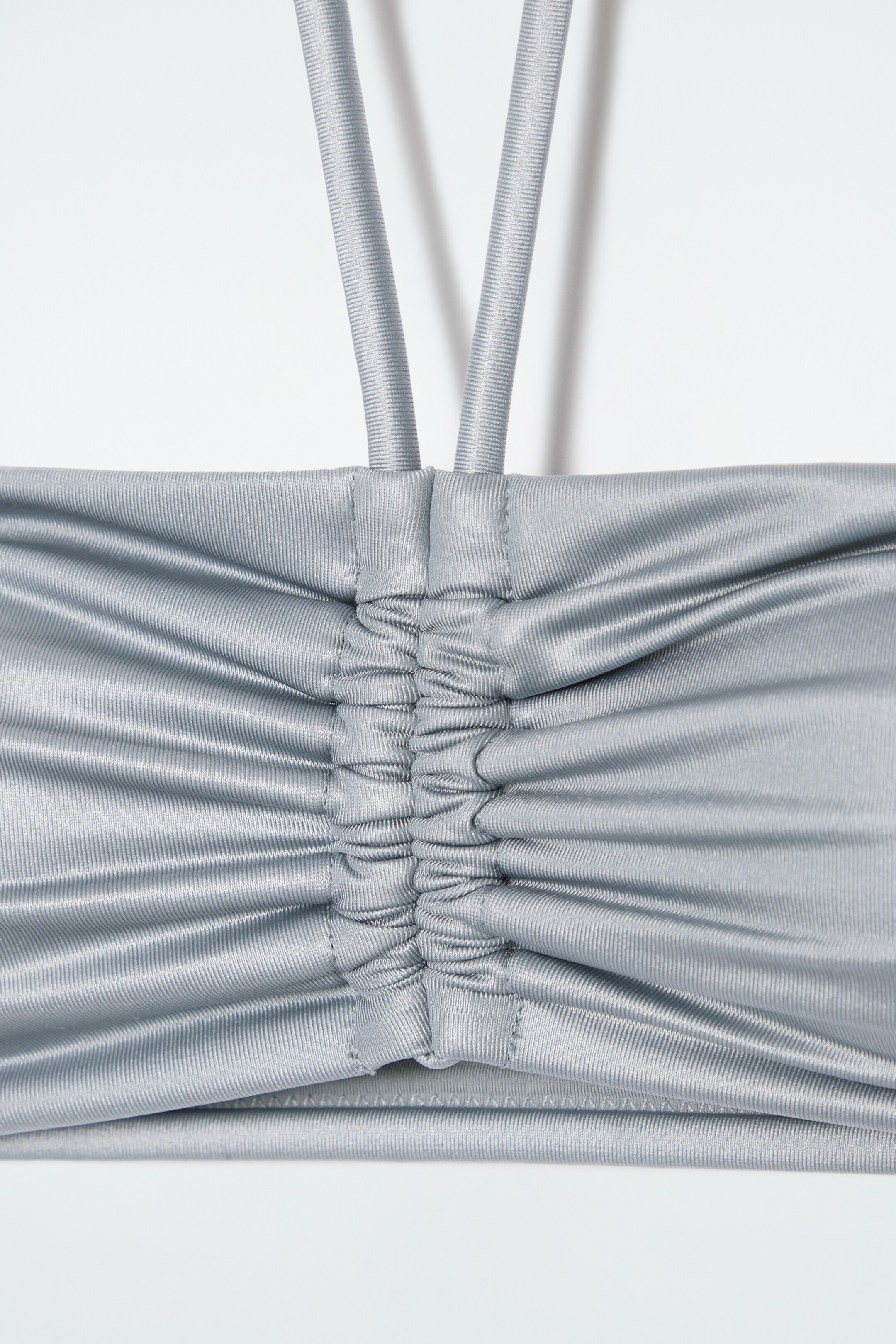 Ingrandisci l'immagine: RUCHED BANDEAU BIKINI TOP - SILVER - DONNA | H&M CH 3