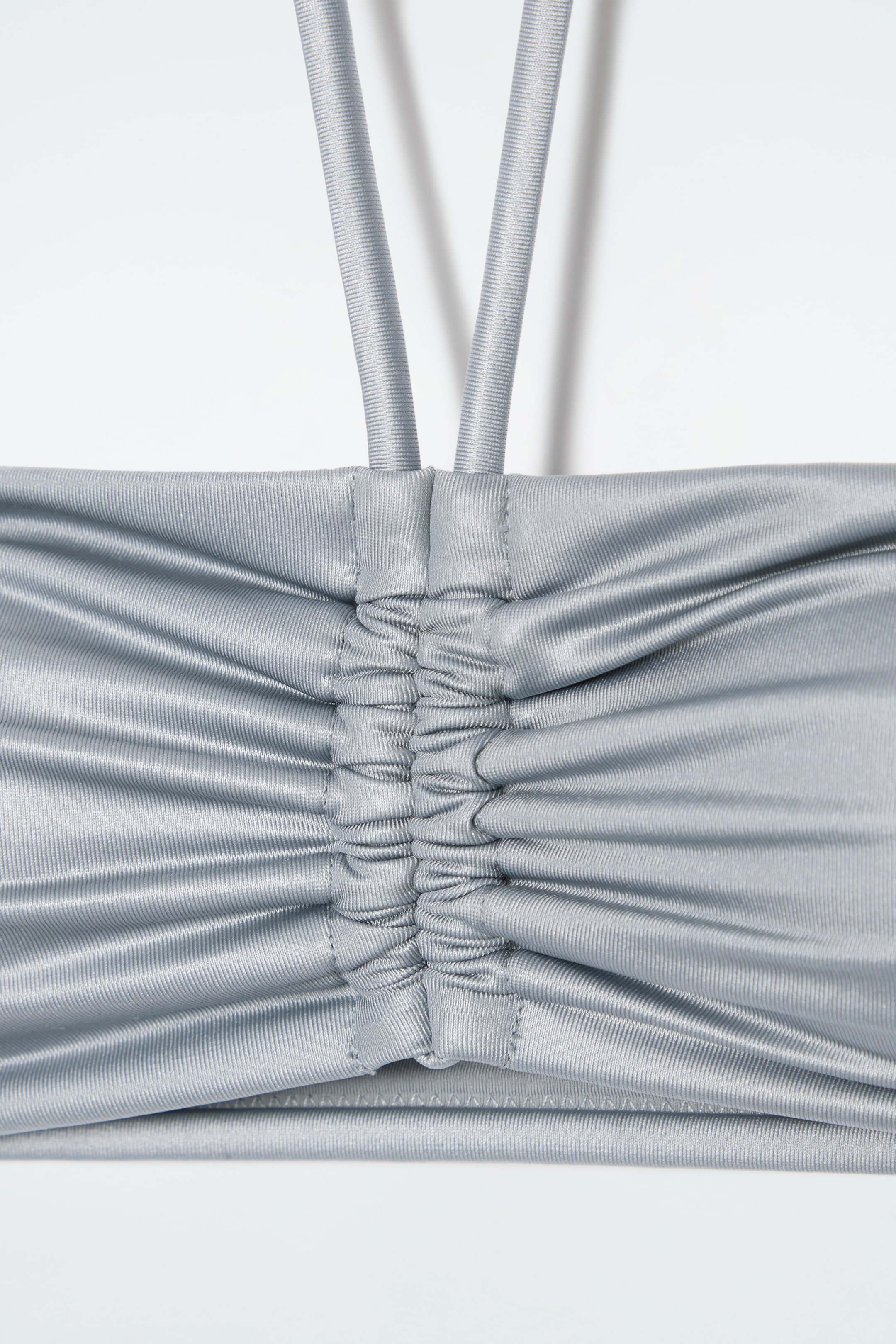 Grösseres Bild ansehen: BANDEAU-BIKINIOBERTEIL MIT RAFFUNG - SILBER - DAMEN | H&M CH 3
