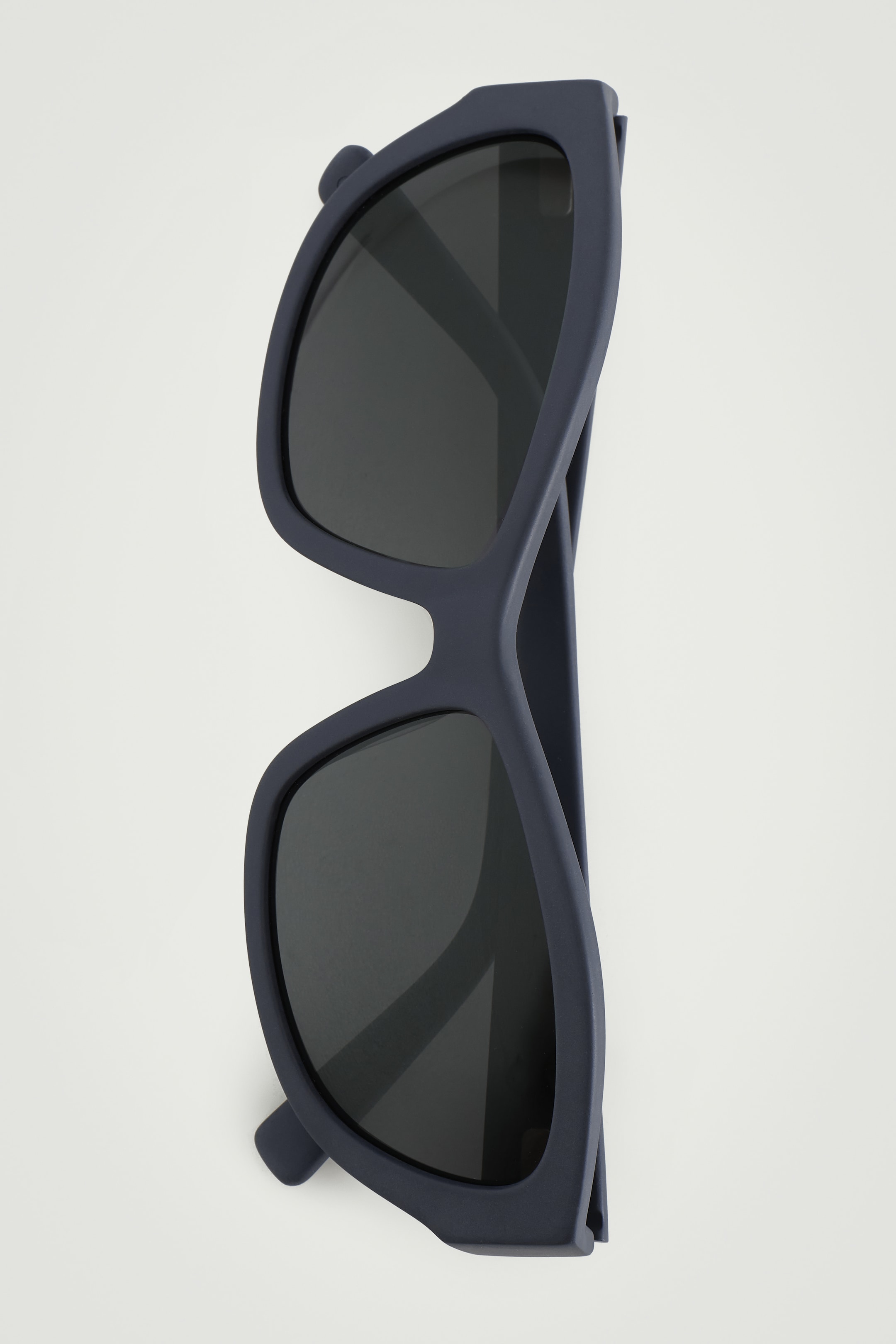 Ingrandisci l'immagine: SPORTY SUNGLASSES - DARK BLUE - UOMO | H&M CH 5