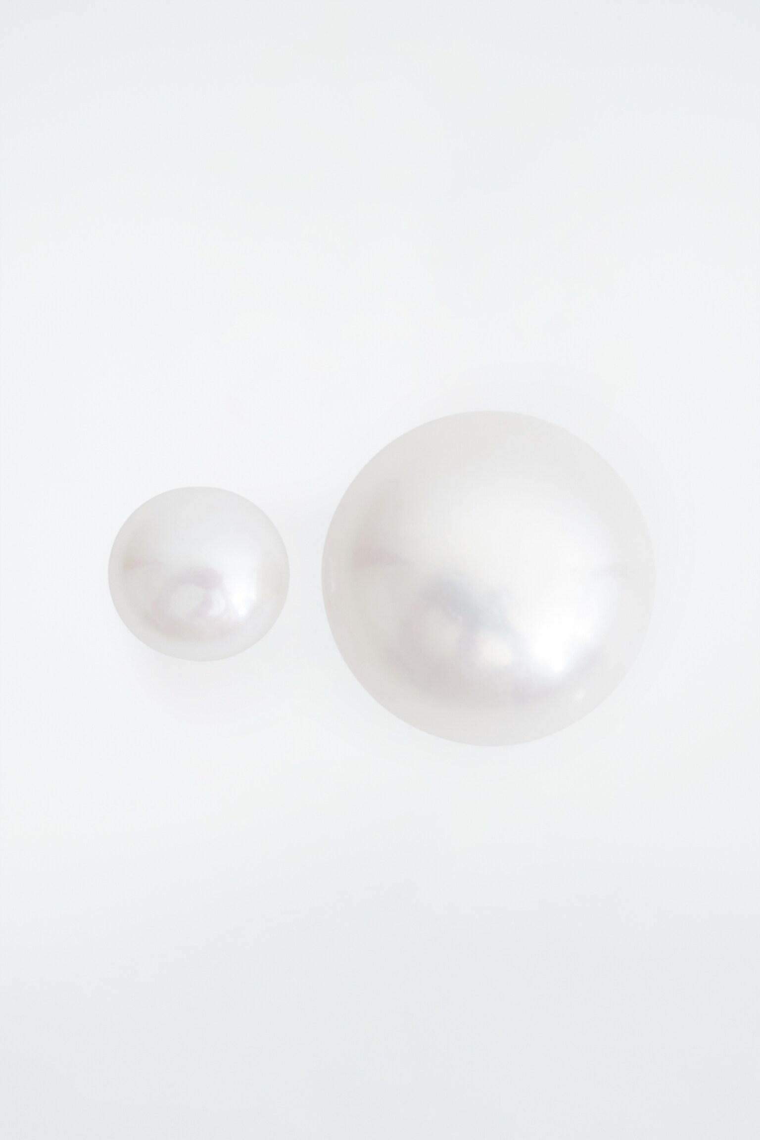 MISMATCHED FRESHWATER PEARL STUD EARRINGS - GOLD