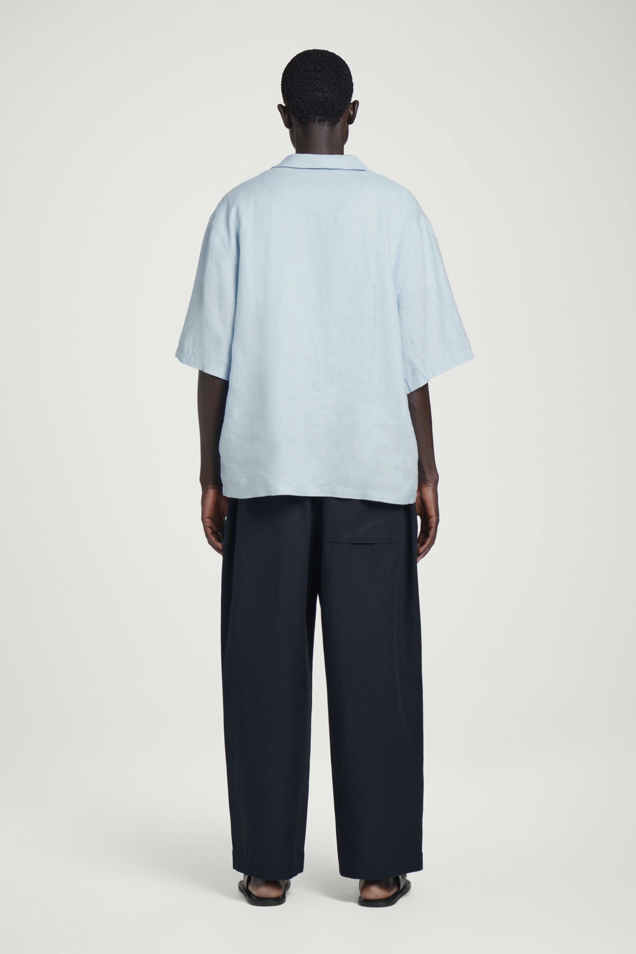 Ingrandisci l'immagine: OPEN-COLLAR LINEN SHIRT - LIGHT BLUE - UOMO | H&M CH 3