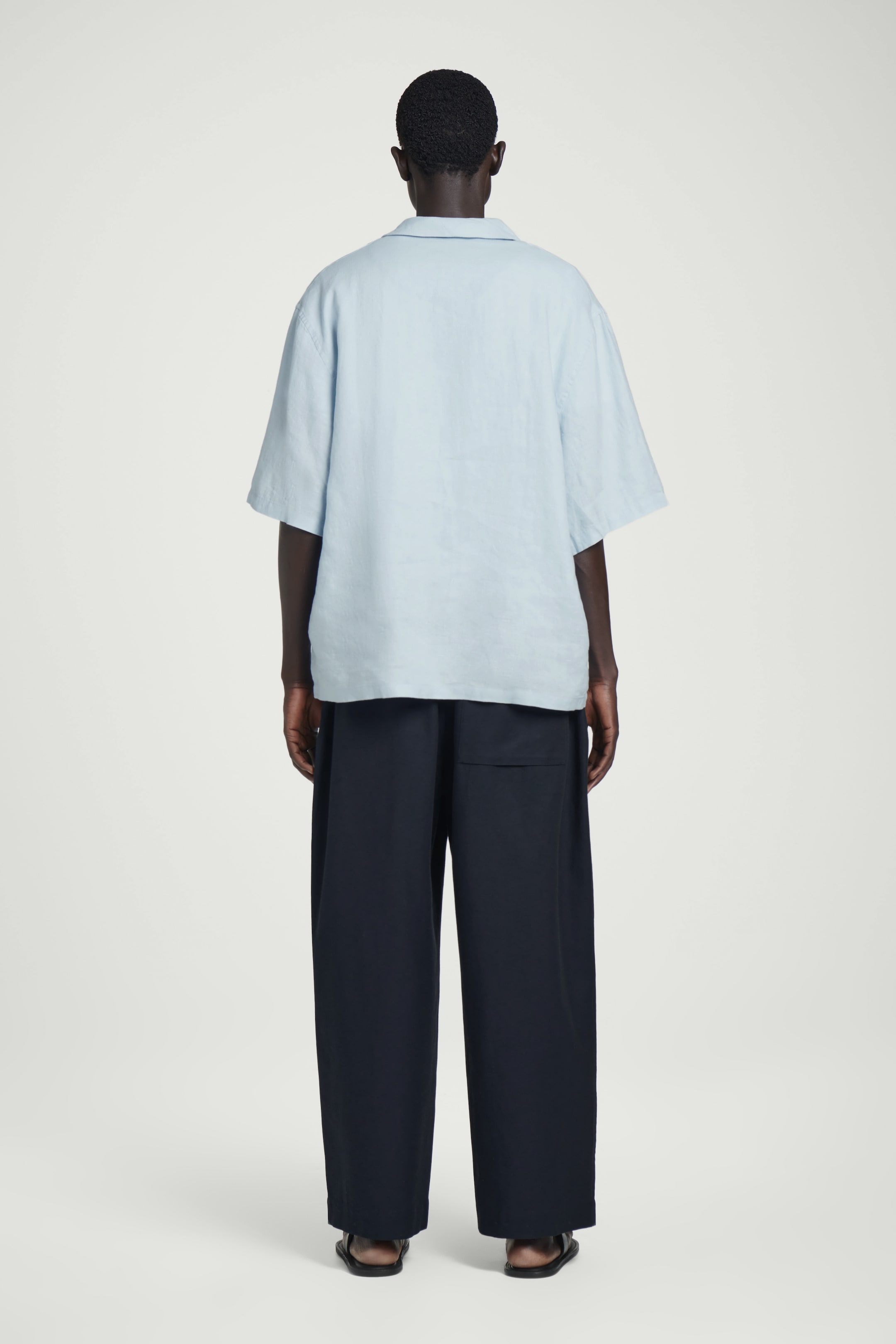 Grösseres Bild ansehen: LEINENHEMD MIT OFFENEM KRAGEN - HELLBLAU - HERREN | H&M CH 3